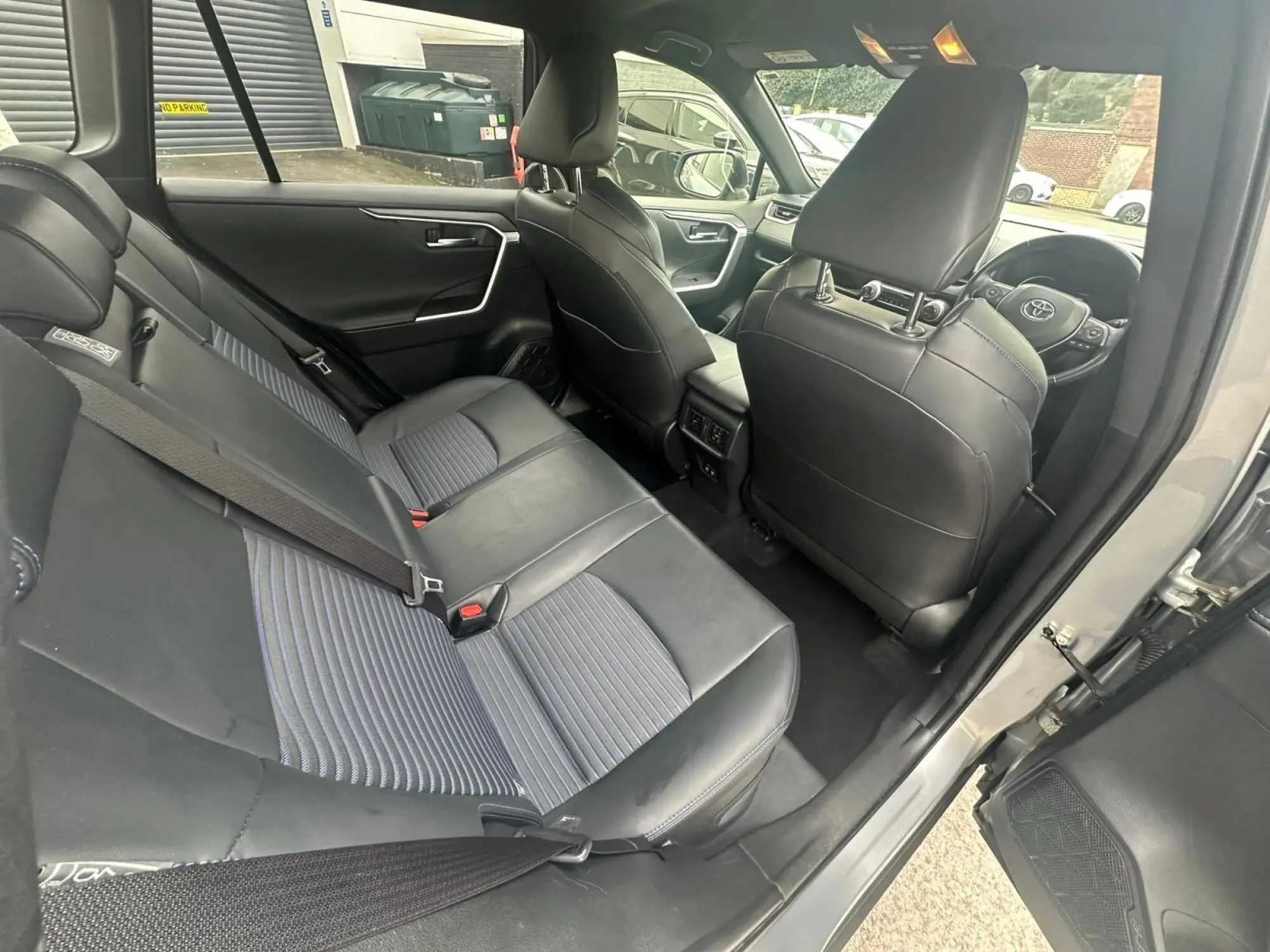 Toyota RAV4 Image 18