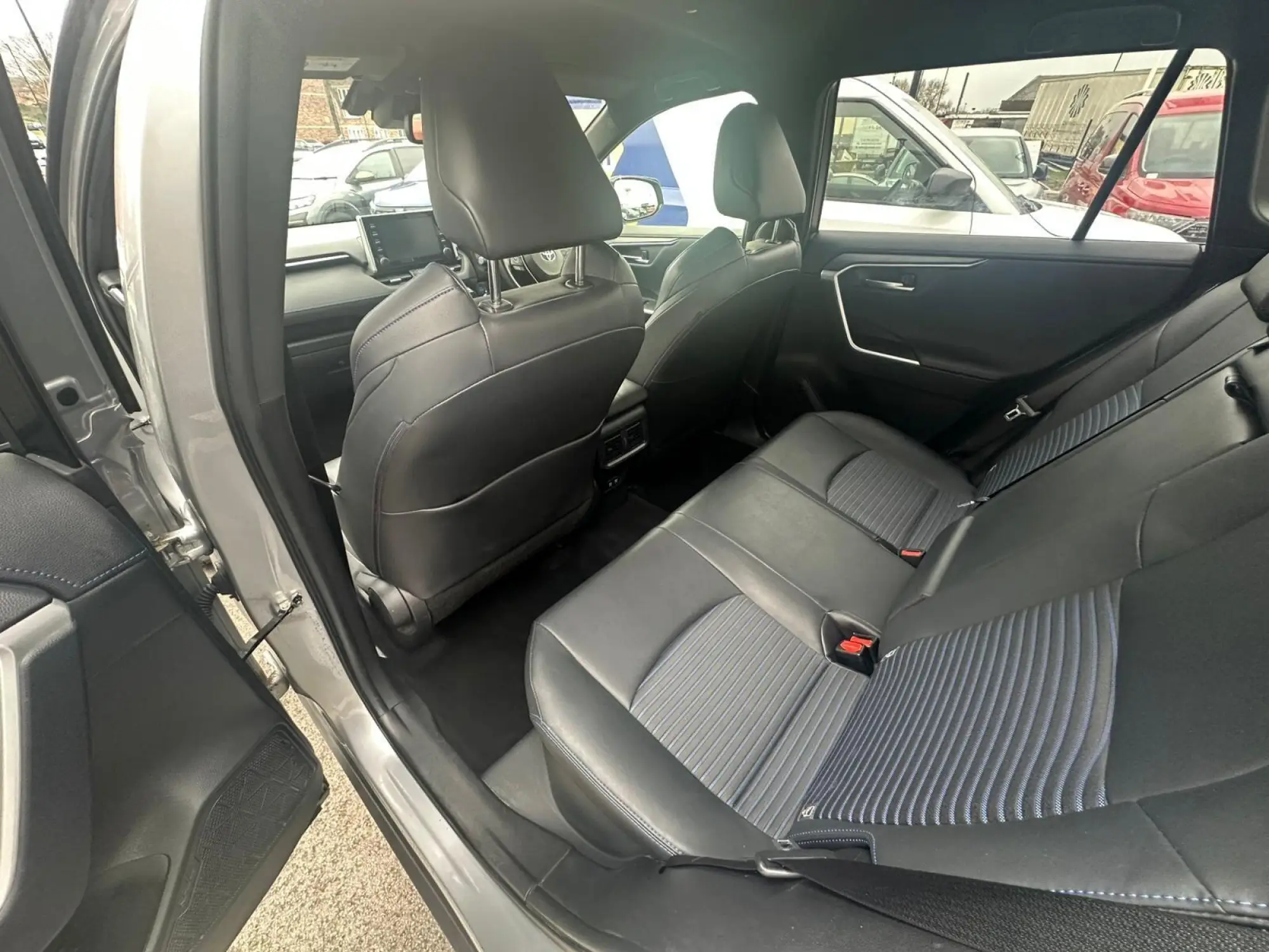 Toyota RAV4 Image 19