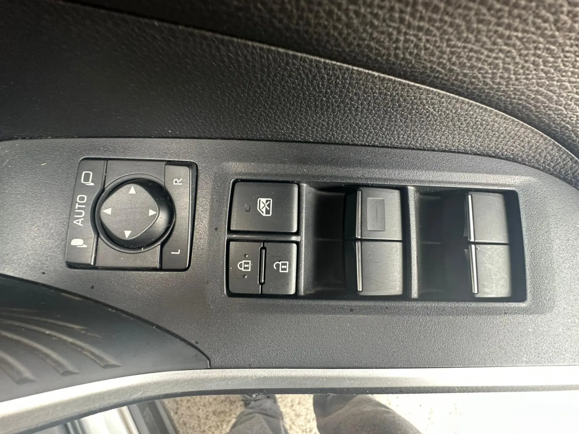 Toyota RAV4 Image 24