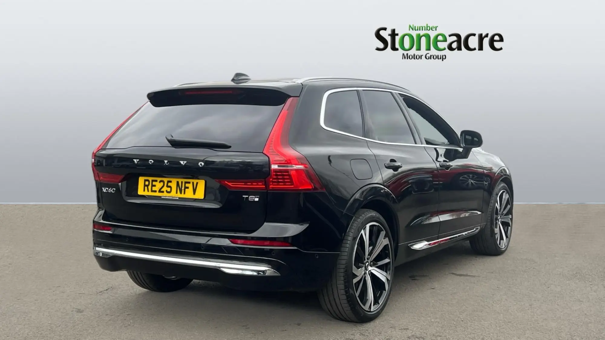 Volvo XC60 2.0h T8 18.8kWh Ultra Bright Auto AWD Euro 6 (s/s) 5dr RE25NFV Image 2