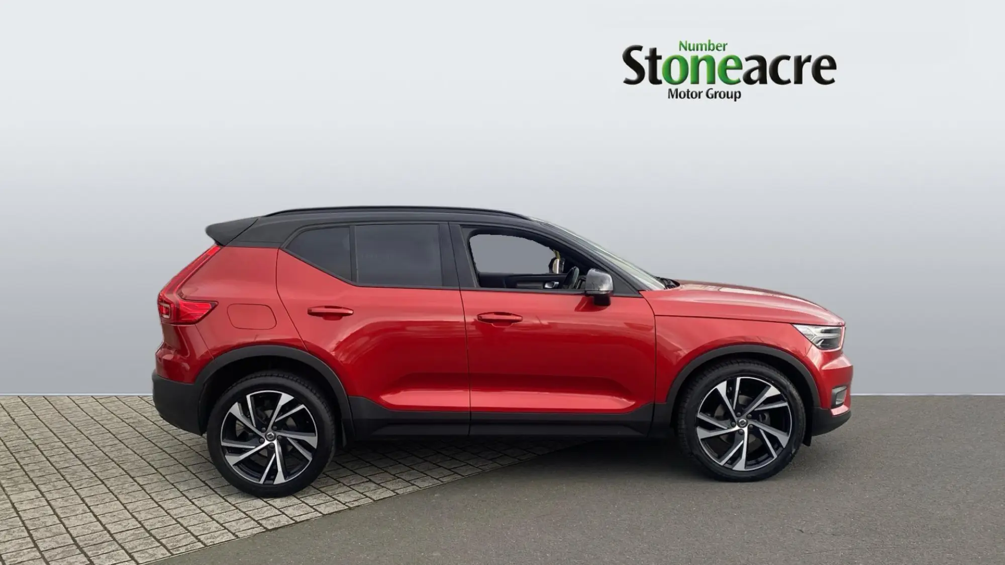 Volvo XC40 1.5 T3 R-Design Pro Euro 6 (s/s) 5dr DE70MRX Image 3