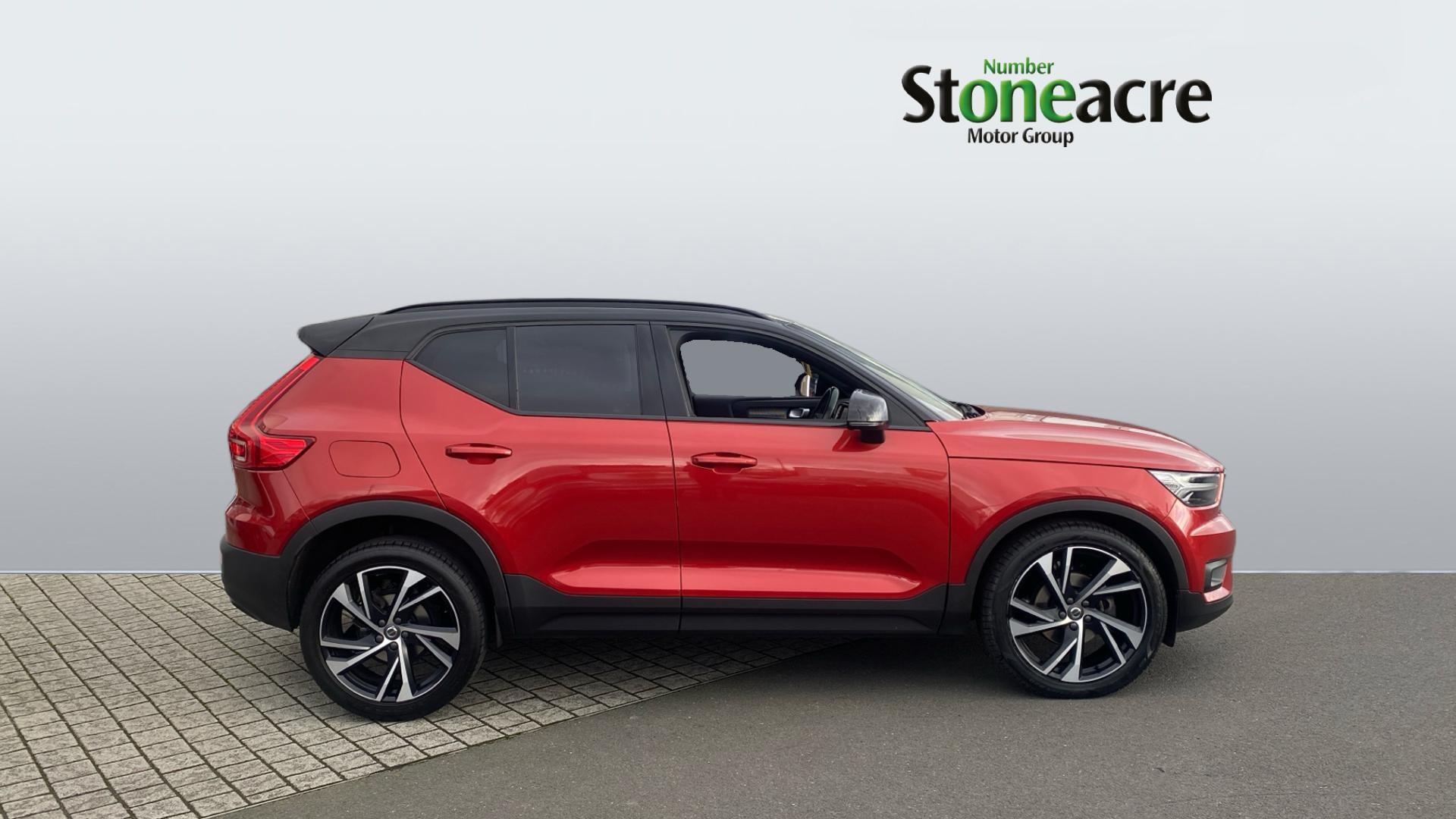 Volvo XC40 1.5 T3 R-Design Pro Euro 6 (s/s) 5dr DE70MRX Image 3