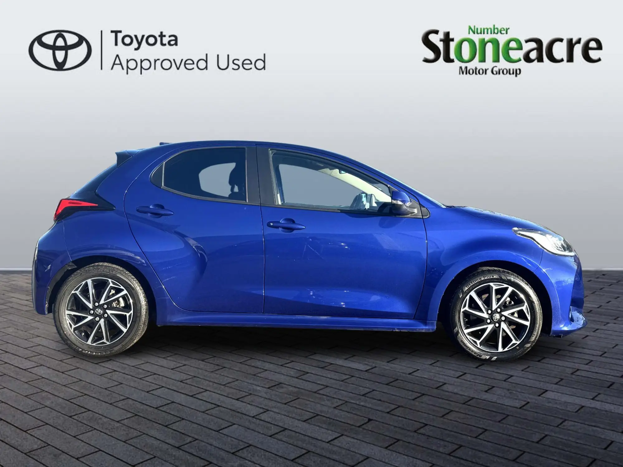 Toyota Yaris 1.5 Hybrid Design 5dr CVT NU73RLO Image 2