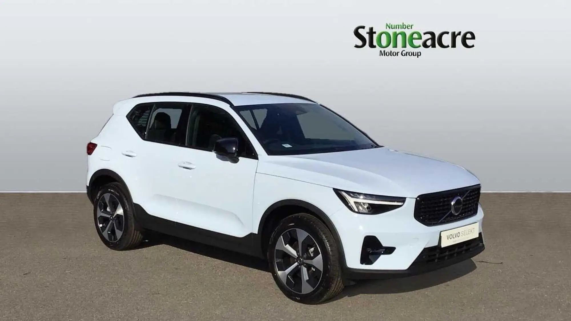 Volvo XC40 2.0 B3P Plus Dark 5dr Auto NU75BOF Image 1