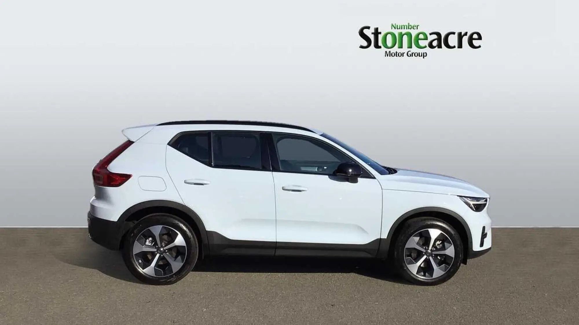 Volvo XC40 2.0 B3P Plus Dark 5dr Auto NU75BOF Image 2