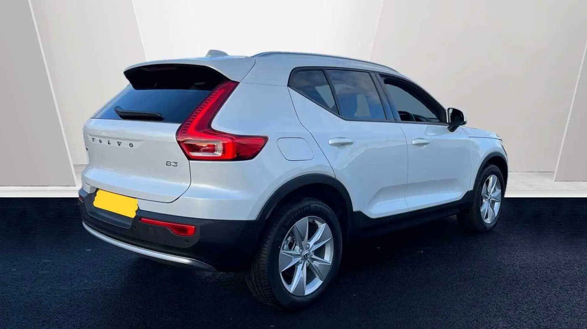 Volvo XC40 Core B3 (163 hp) Auto YG75MSU Image 2
