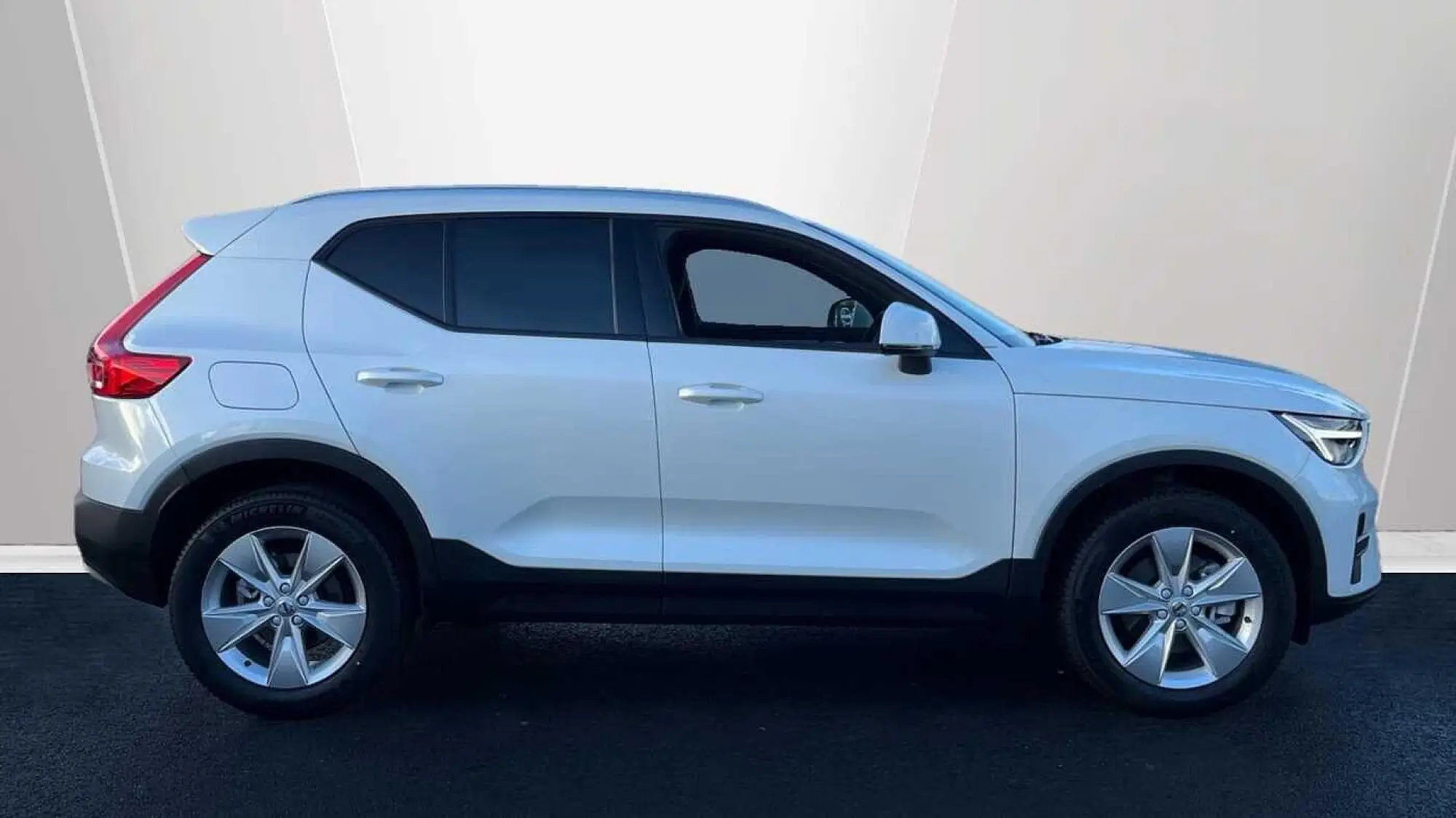 Volvo XC40 Core B3 (163 hp) Auto YG75MSU Image 3