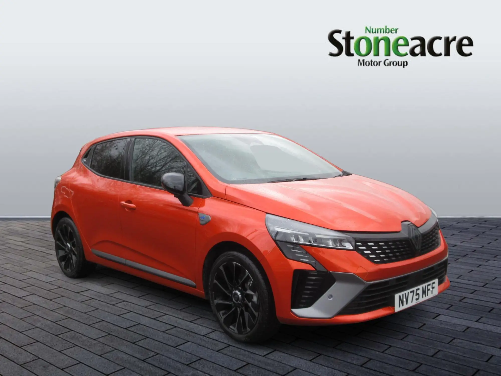 Renault Clio E-Tech 1.6 E-TECH esprit Alpine Auto Euro 6 (s/s) 5dr NV75MFF Image 1