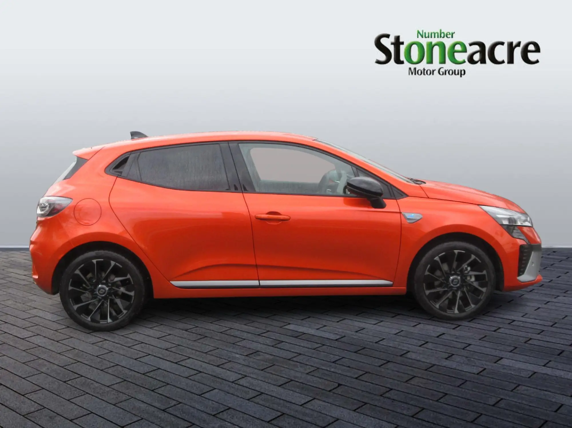 Renault Clio E-Tech 1.6 E-TECH esprit Alpine Auto Euro 6 (s/s) 5dr NV75MFF Image 2