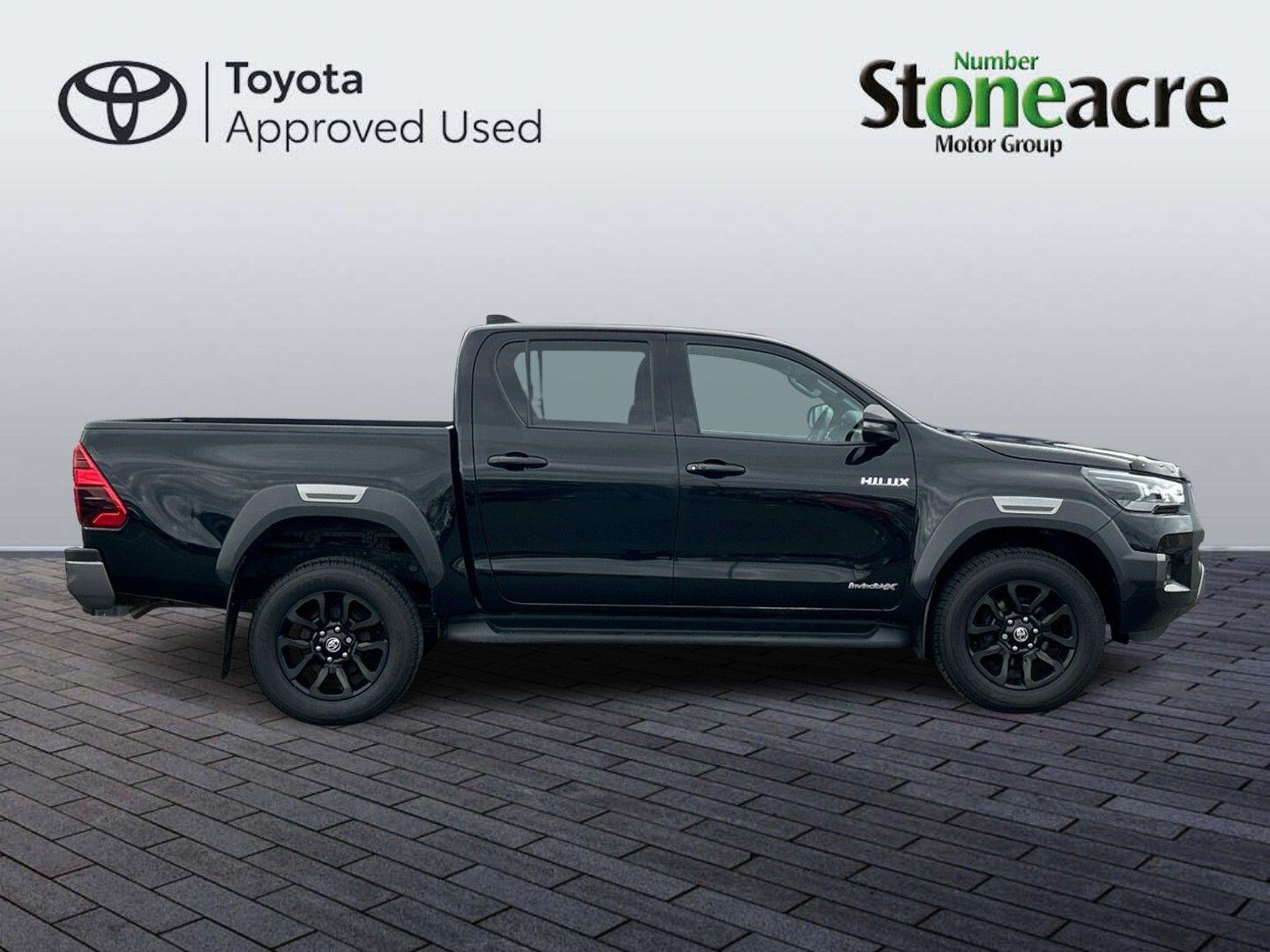 Toyota Hilux Image 2