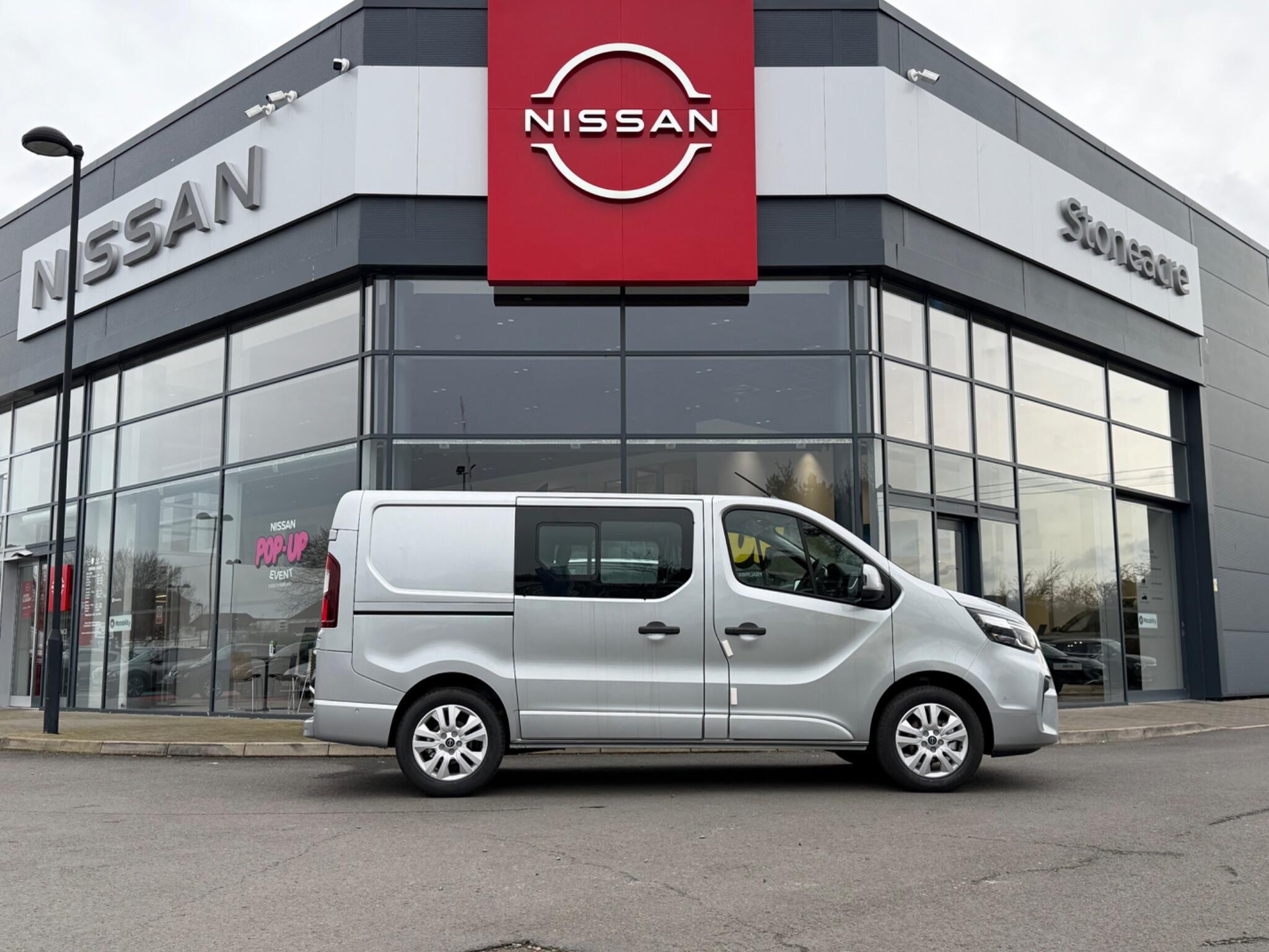Nissan Primastar 2.0 dCi 30 Tekna Crew Van Auto L1 H1 Euro 6 (s/s) 6dr Image 2