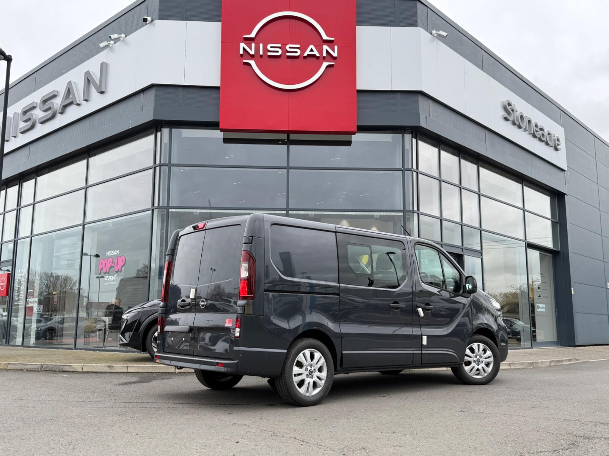 Nissan Primastar 2.0 dCi 30 Tekna Crew Van Auto L1 H1 Euro 6 (s/s) 6dr Image 3
