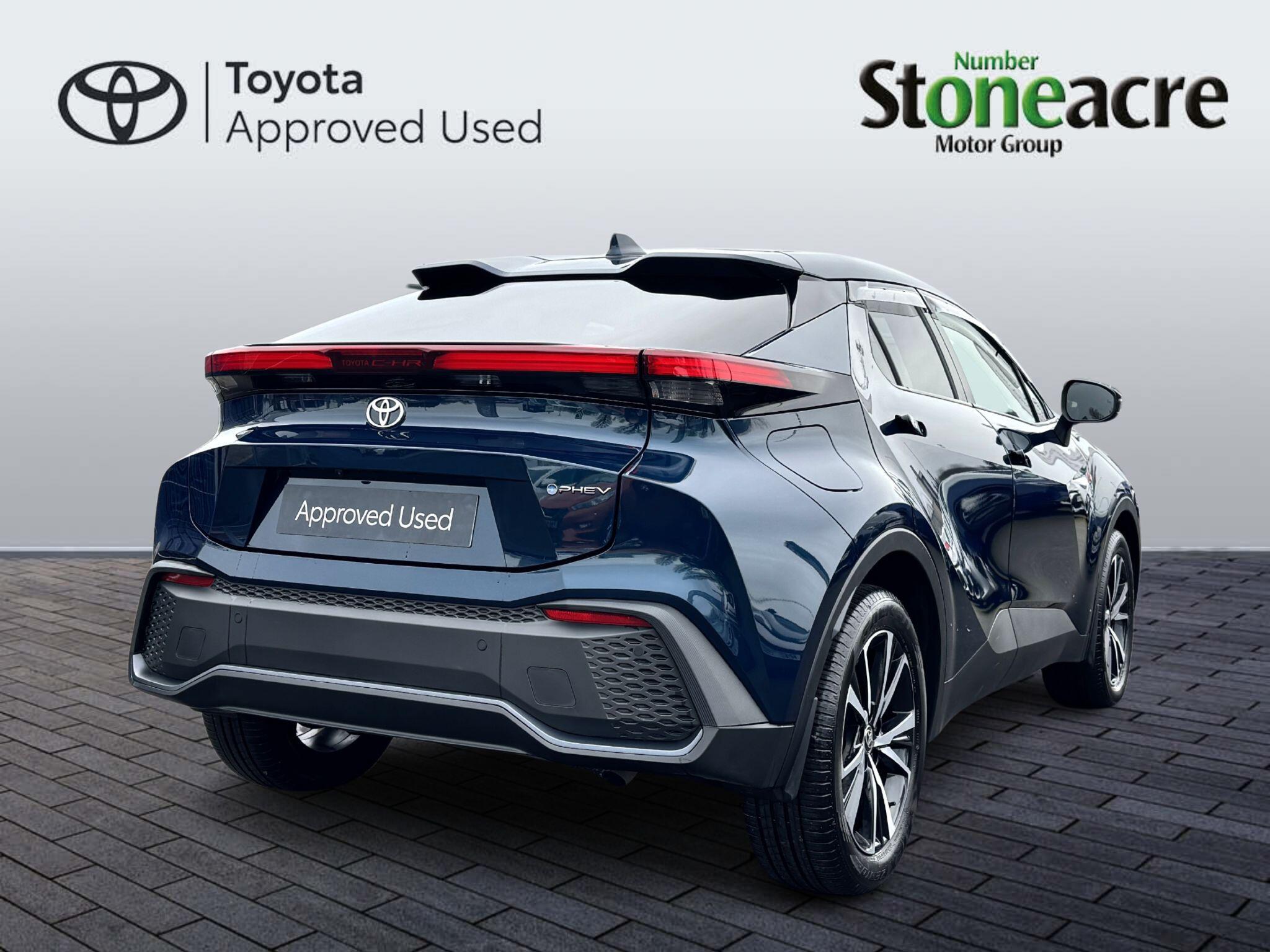 Toyota C-HR Plug-in Hybrid 2.0 VVT-h 13.6 kWh Design CVT Euro 6 (s/s) 5dr OO04JTT Image 3