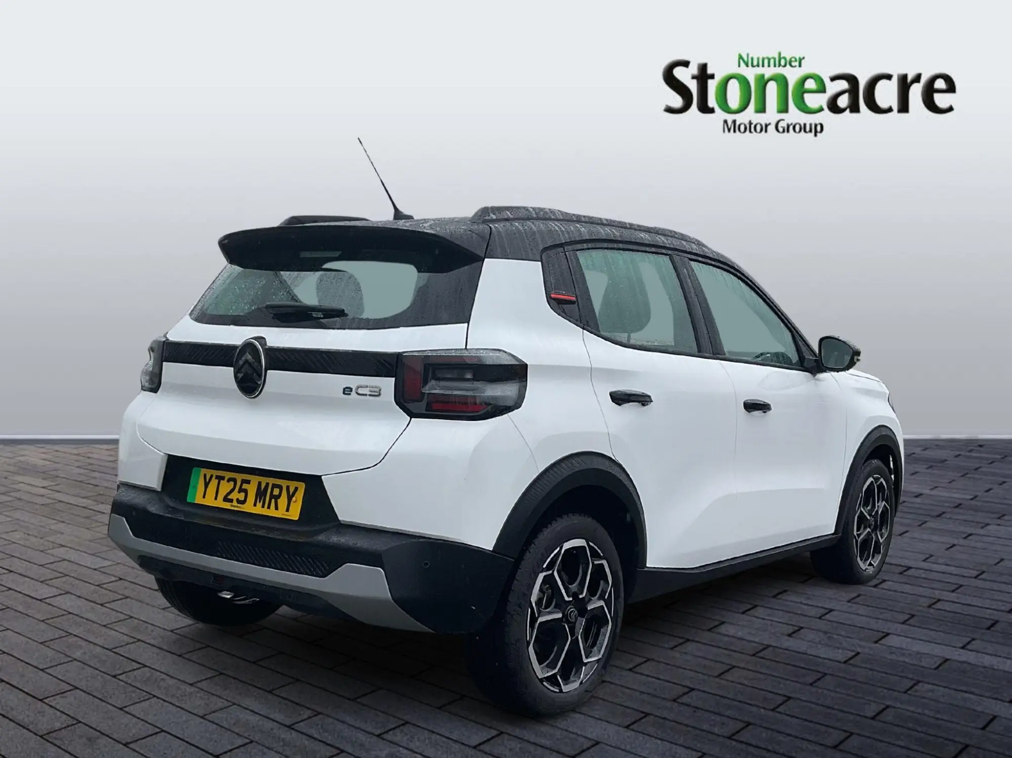 Citroen e-C3 Standard Range 44kWh PLUS Auto 5dr (7.4kW Charger) YT25MRY Image 3