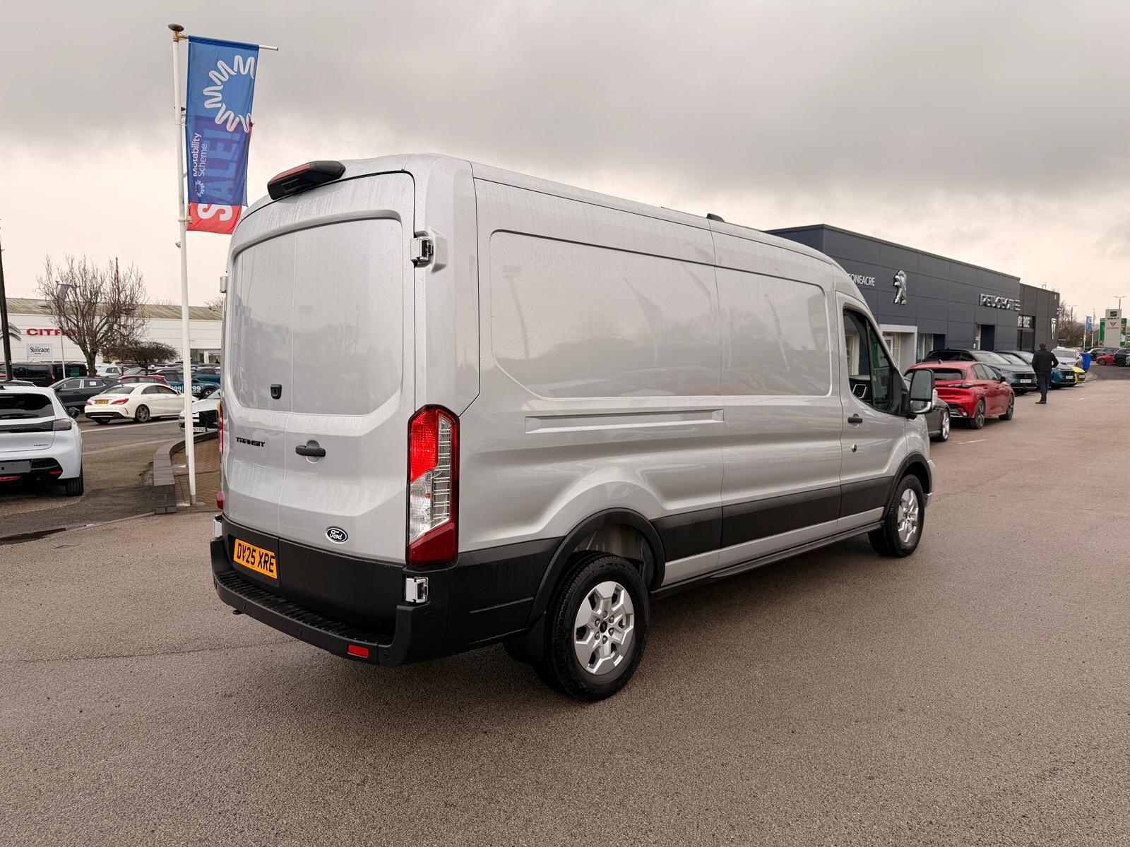 Ford Transit Image 3