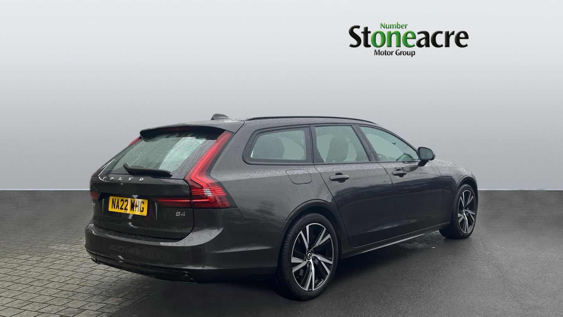 Volvo V90 2.0 B4 MHEV Plus Auto Euro 6 (s/s) 5dr NA22WHG Image 2