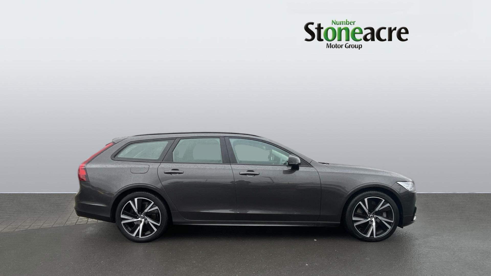 Volvo V90 2.0 B4 MHEV Plus Auto Euro 6 (s/s) 5dr NA22WHG Image 3
