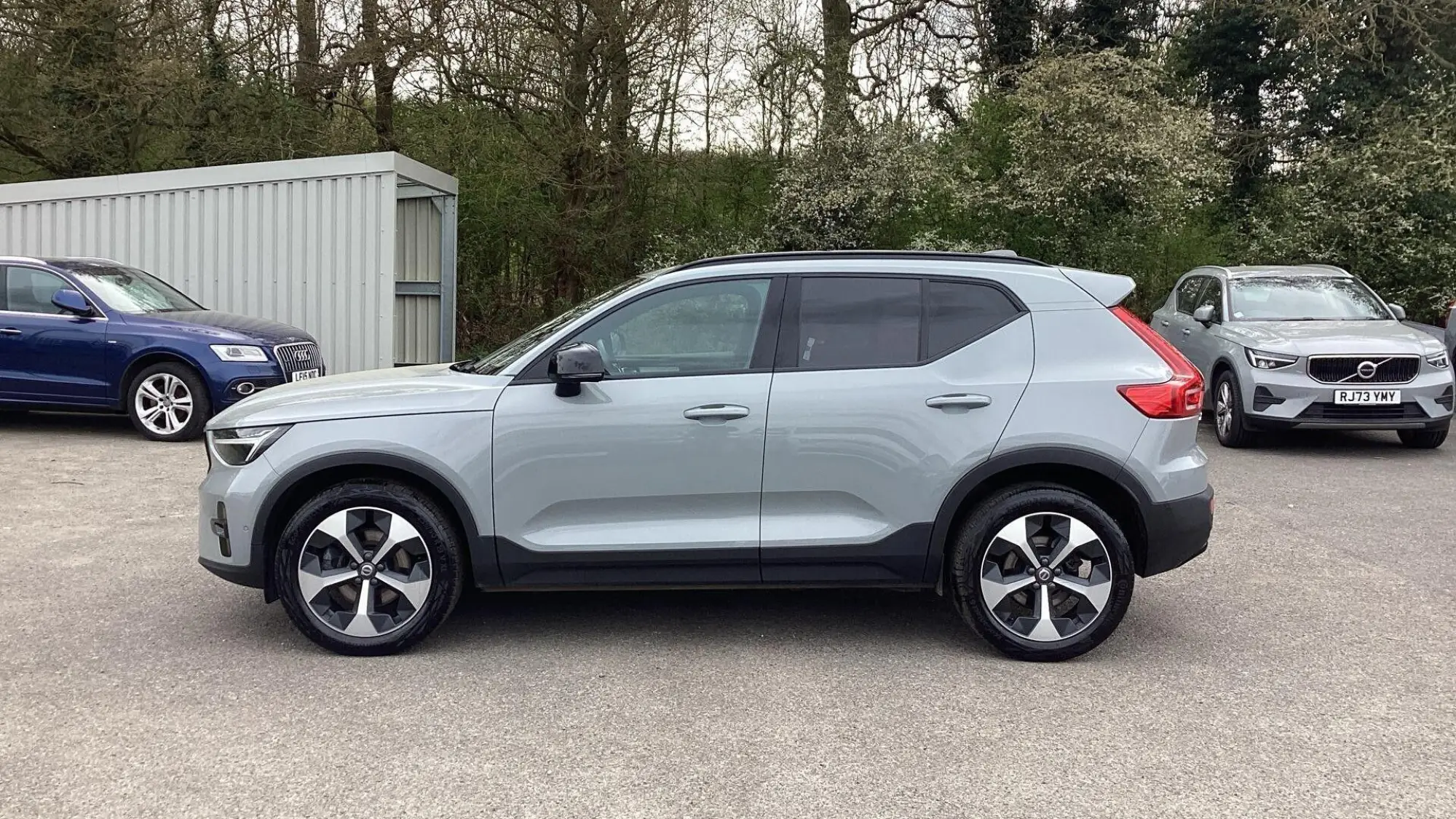 Volvo XC40 2.0 B3P Plus Dark 5dr Auto YT26WWZ Image 3