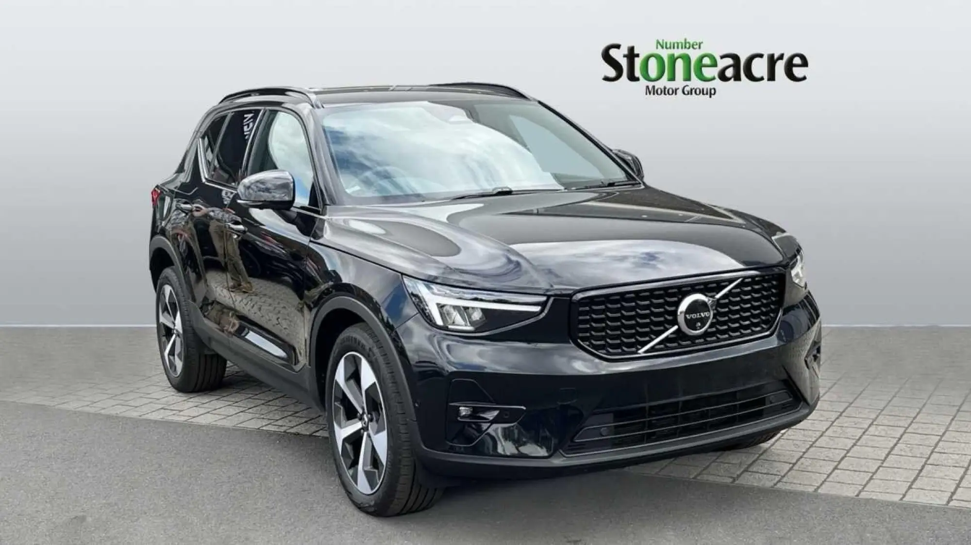 Volvo XC40 2.0 B3P Plus Dark 5dr Auto YT26WXB Image 1