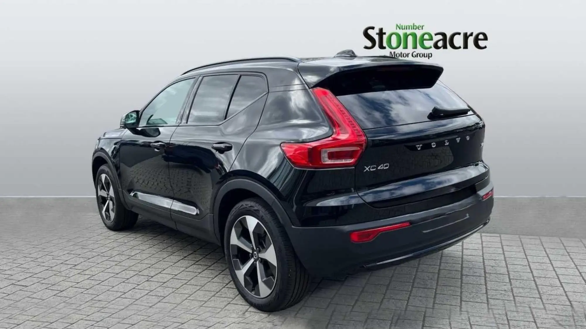 Volvo XC40 2.0 B3P Plus Dark 5dr Auto YT26WXB Image 2