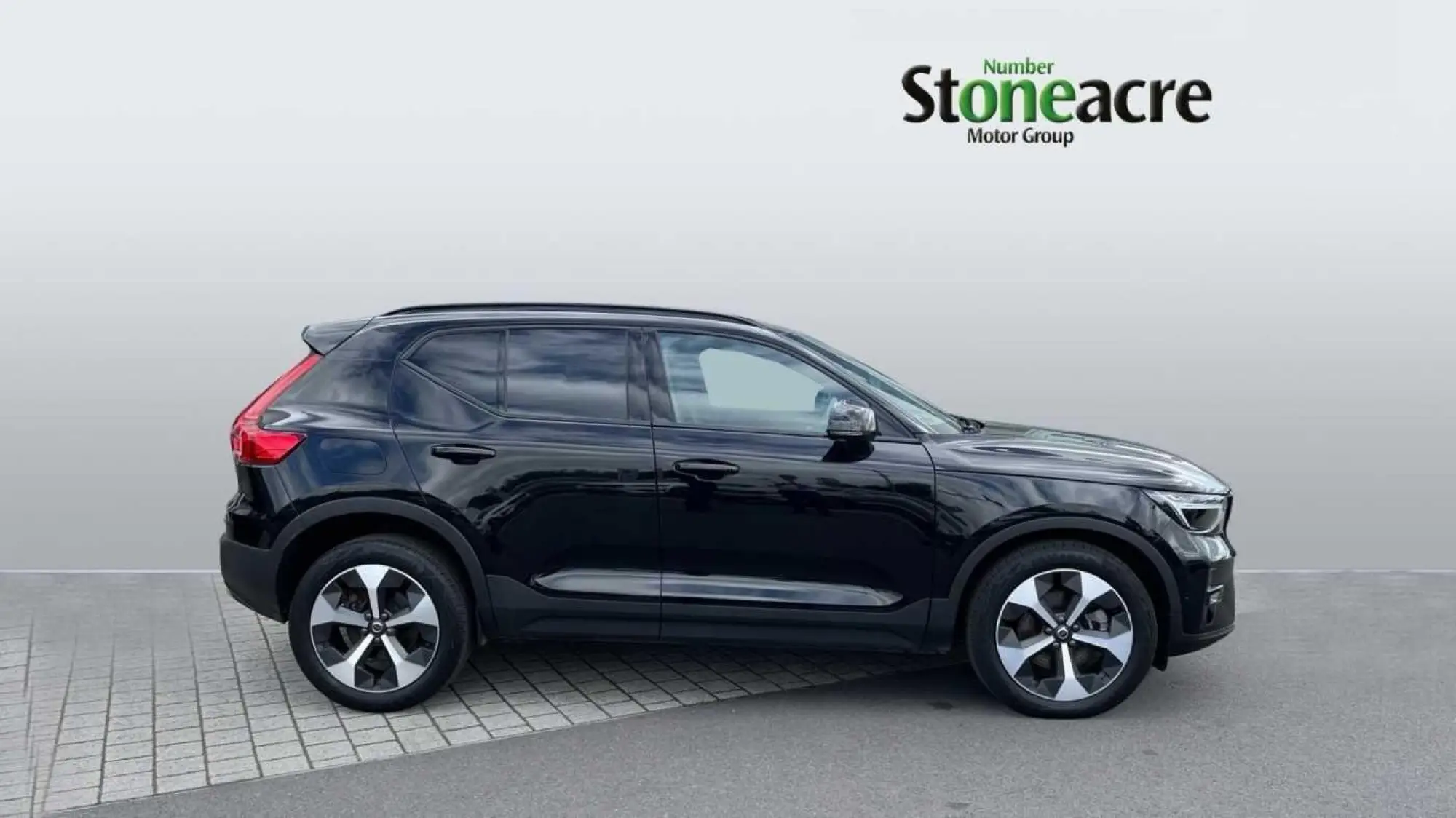 Volvo XC40 2.0 B3P Plus Dark 5dr Auto YT26WXB Image 3
