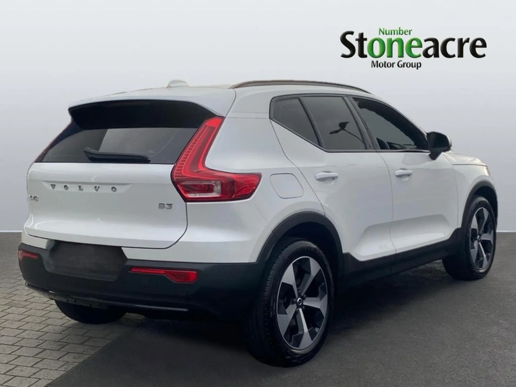 Volvo XC40 2.0 B3P Plus Dark 5dr Auto YT26WXD Image 2