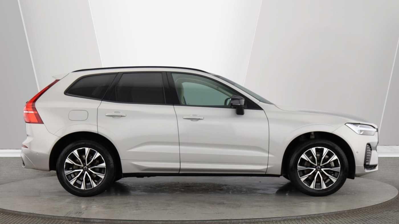 Volvo XC60 2.0 B4 MHEV Plus Auto Euro 6 (s/s) 5dr MW72UTP Image 2