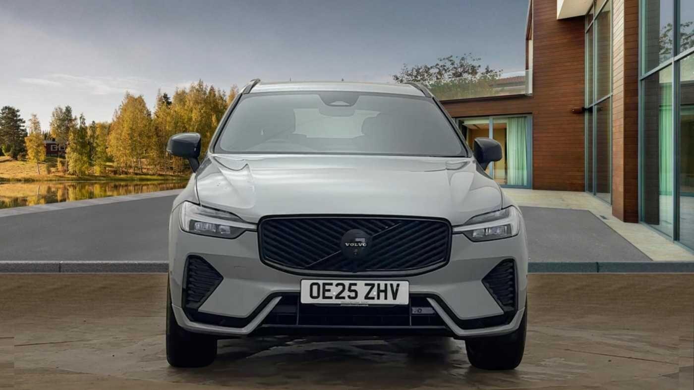 Volvo XC60 2.0 B5 MHEV Plus Black Edition Auto AWD Euro 6 (s/s) 5dr OE25ZHV Image 2