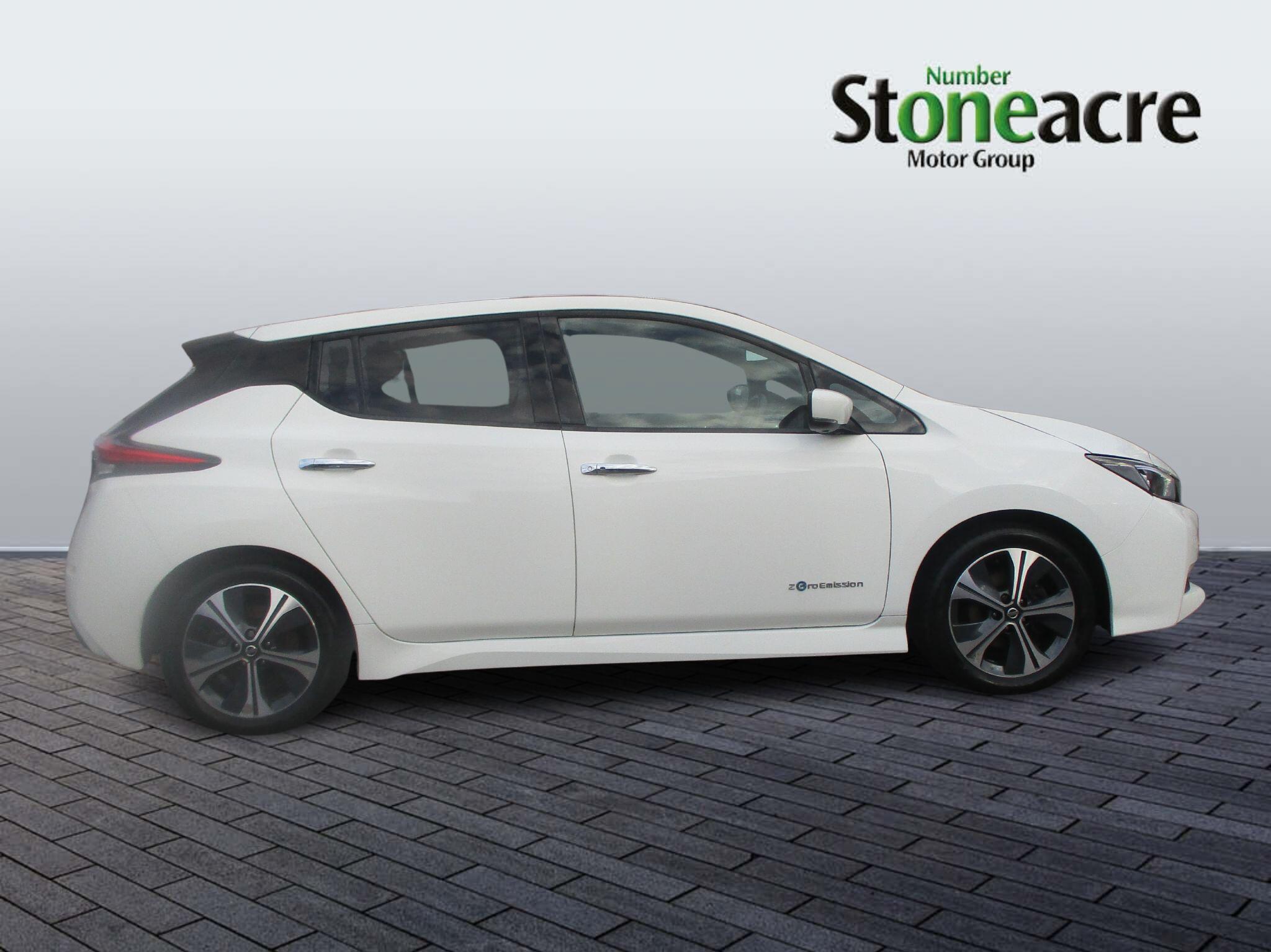 Nissan LEAF 40kWh Tekna Hatchback 5dr Electric Auto (150 ps) FT19KBJ Image 2