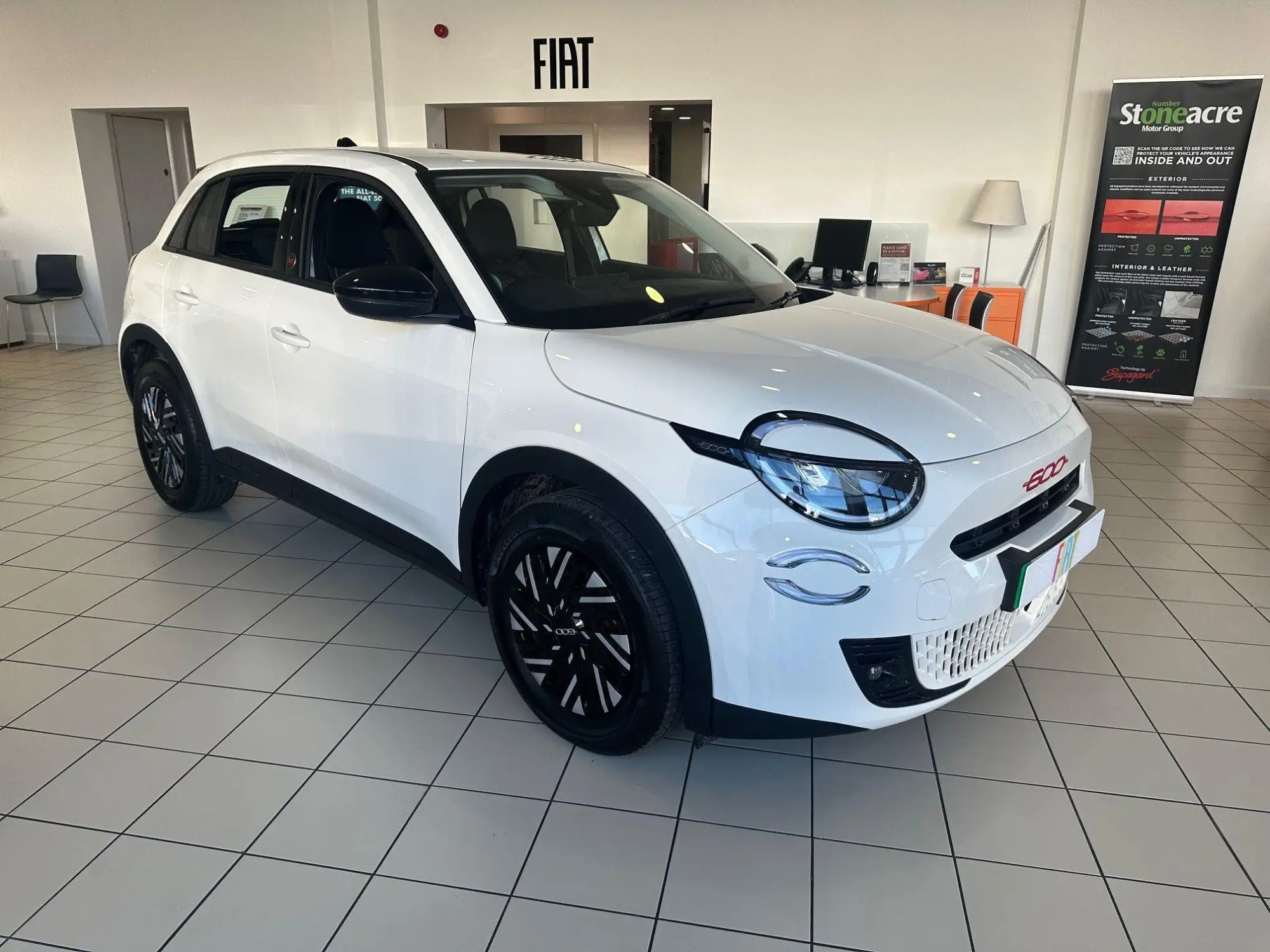 Fiat 600e 54kWh RED Auto 5dr YR75PFU Image 1