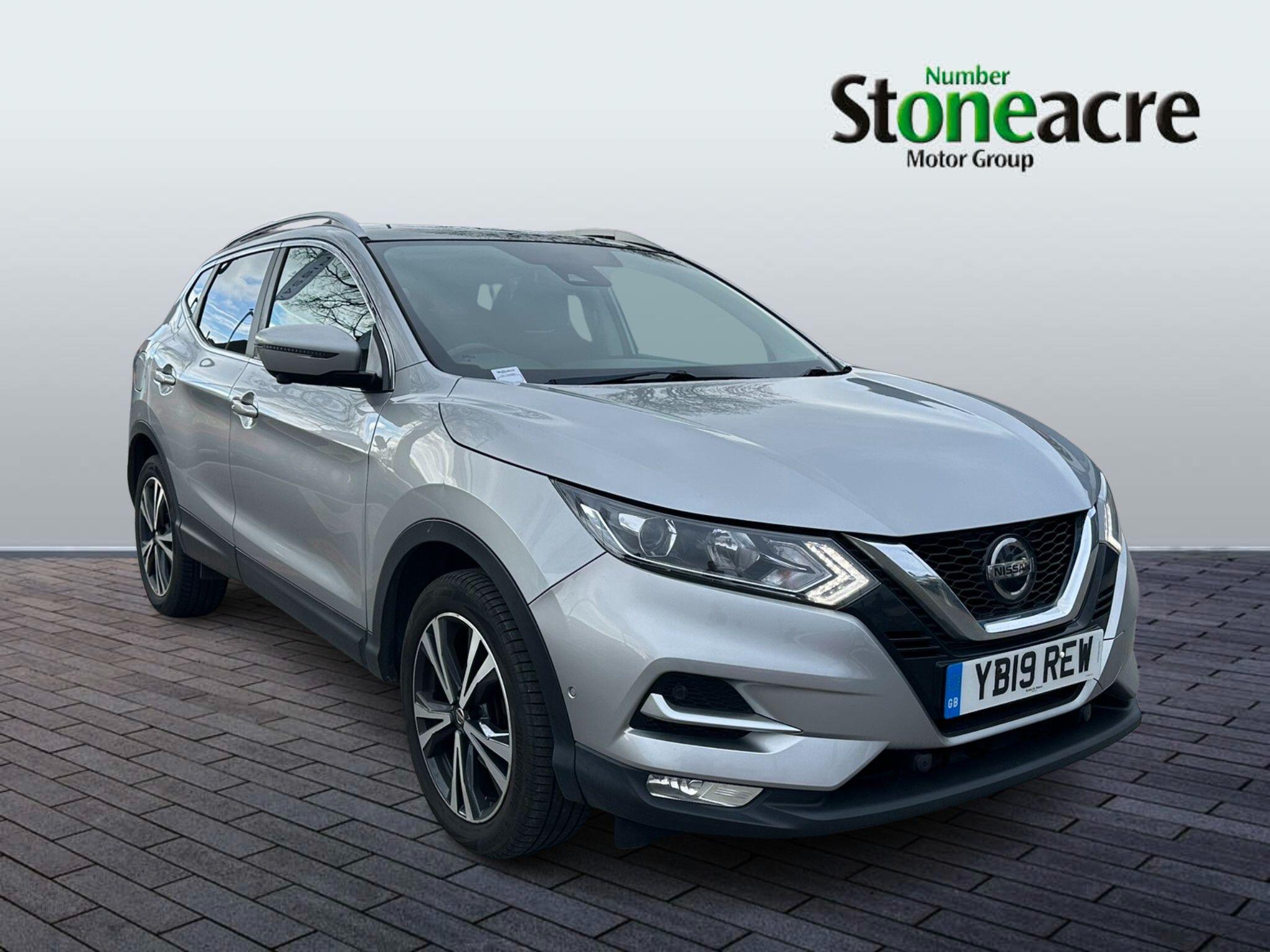 Nissan Qashqai 1.3 DiG-T N-Connecta 5dr YB19REW Image 1
