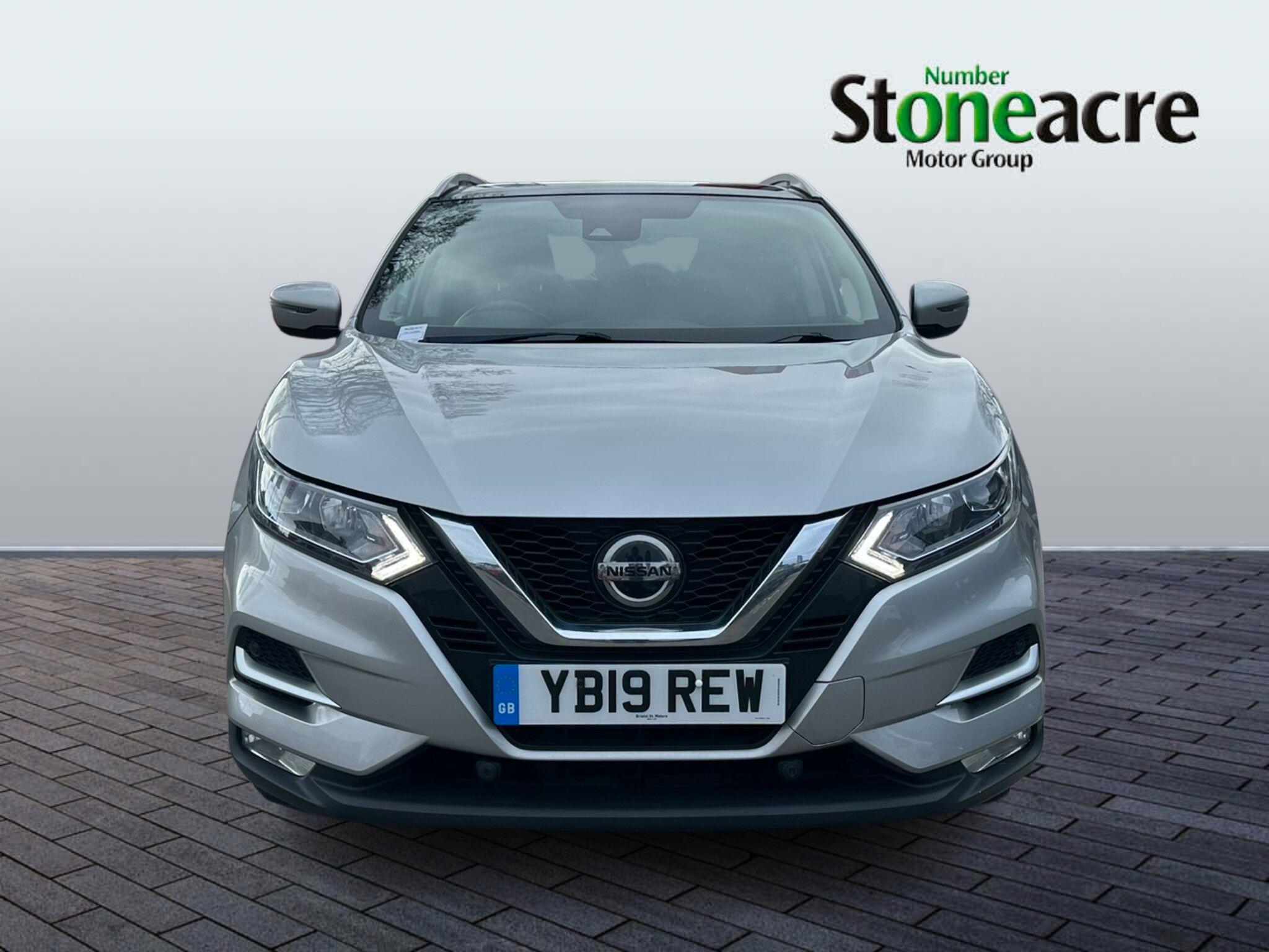 Nissan Qashqai 1.3 DiG-T N-Connecta 5dr YB19REW Image 2