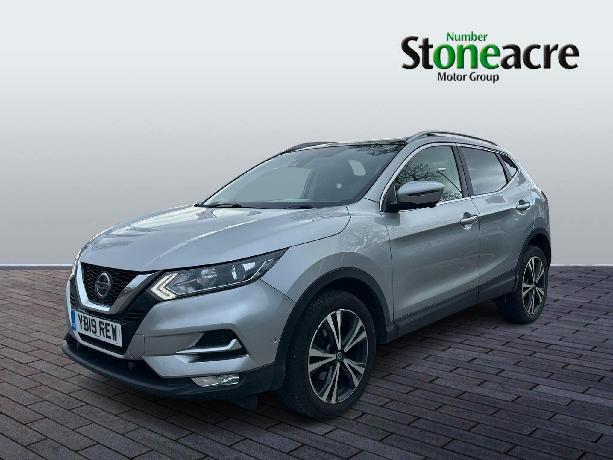 Nissan Qashqai 1.3 DiG-T N-Connecta 5dr YB19REW Image 3