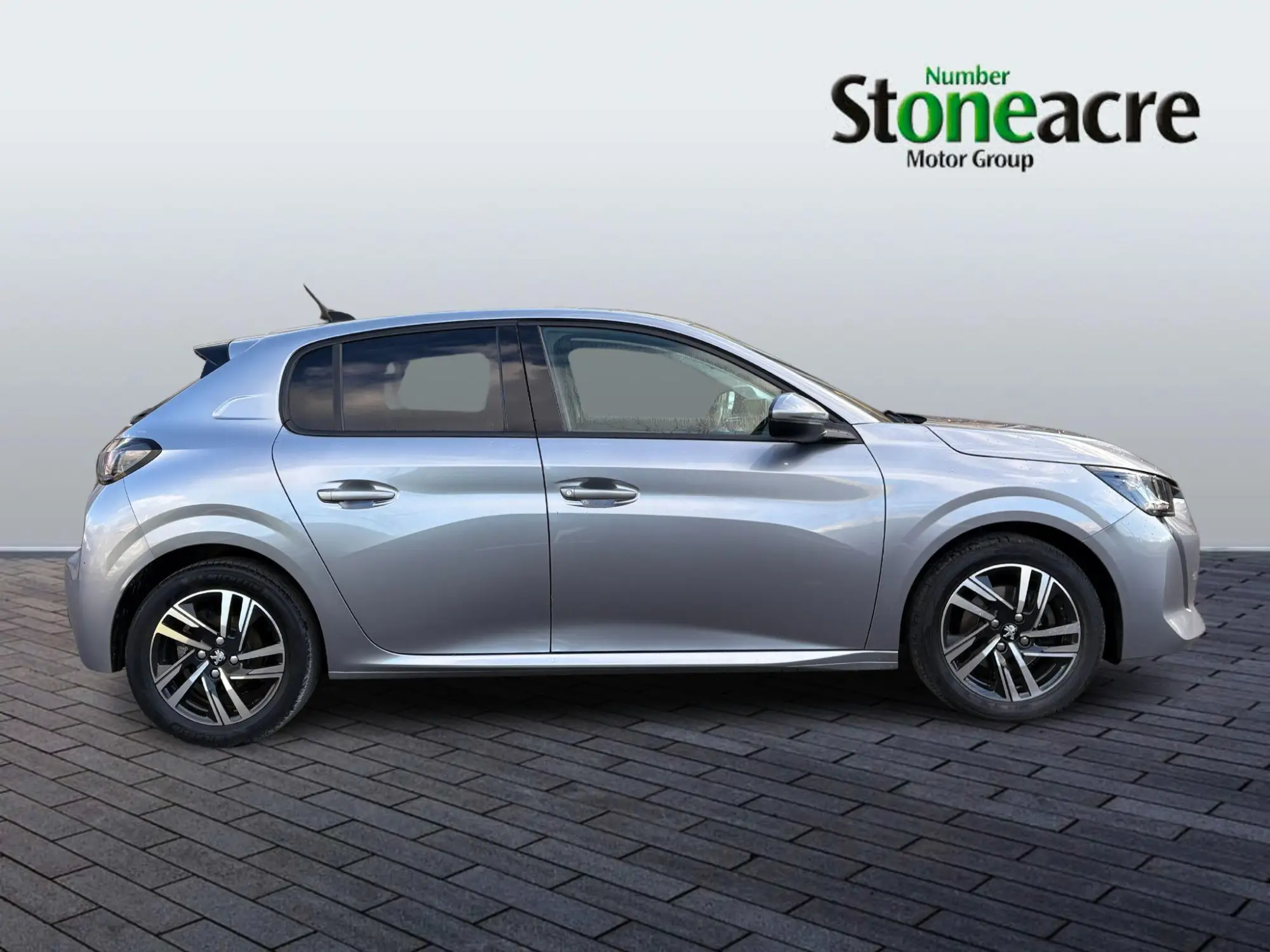 Peugeot 208 1.2 PureTech 100 Allure 5dr DY21WHD Image 2