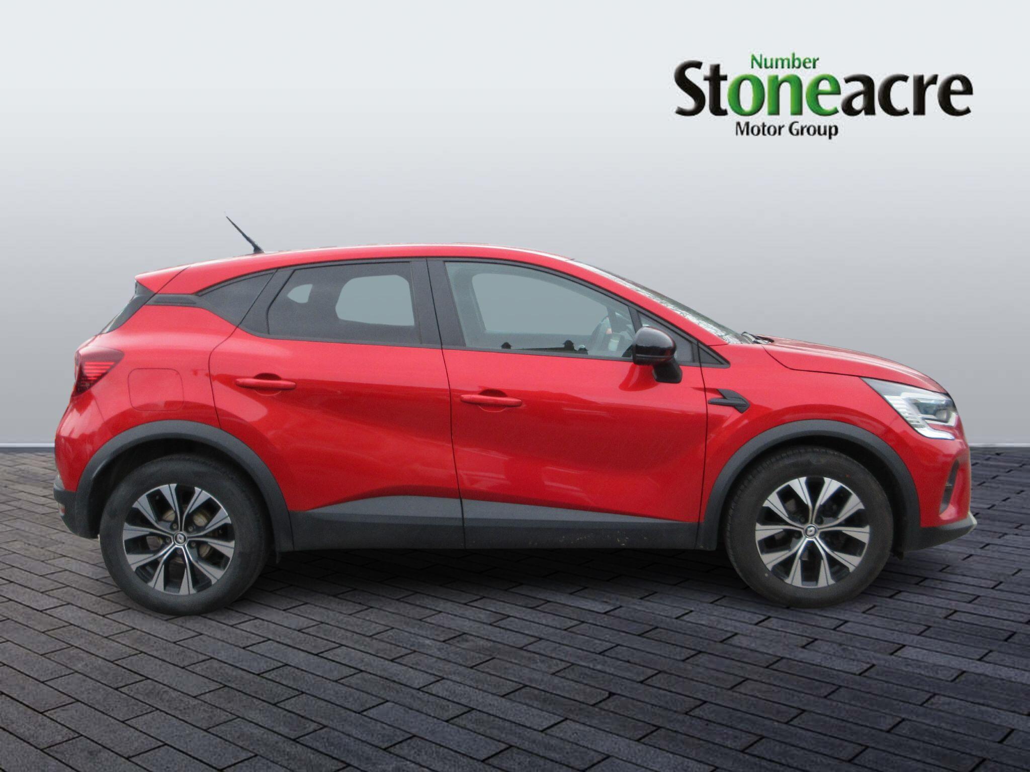 Renault Captur Image 2