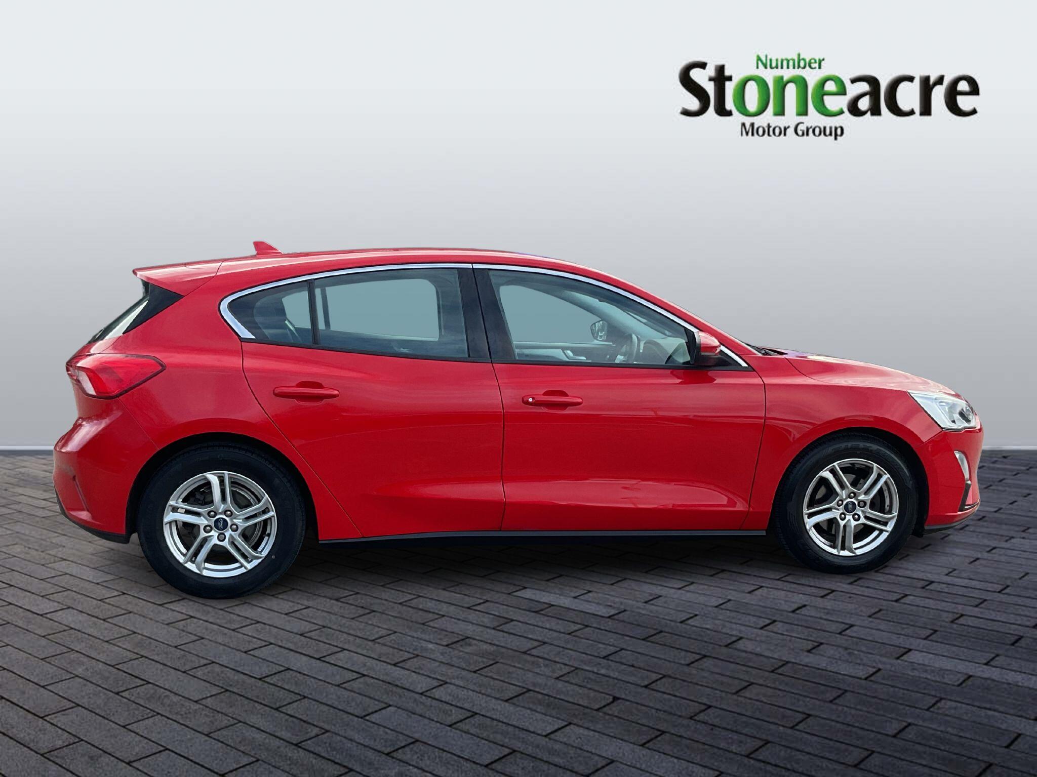 Ford Focus 1.0T EcoBoost Zetec Hatchback 5dr Petrol Manual Euro 6 (s/s) (100 ps) YK19ASO Image 2