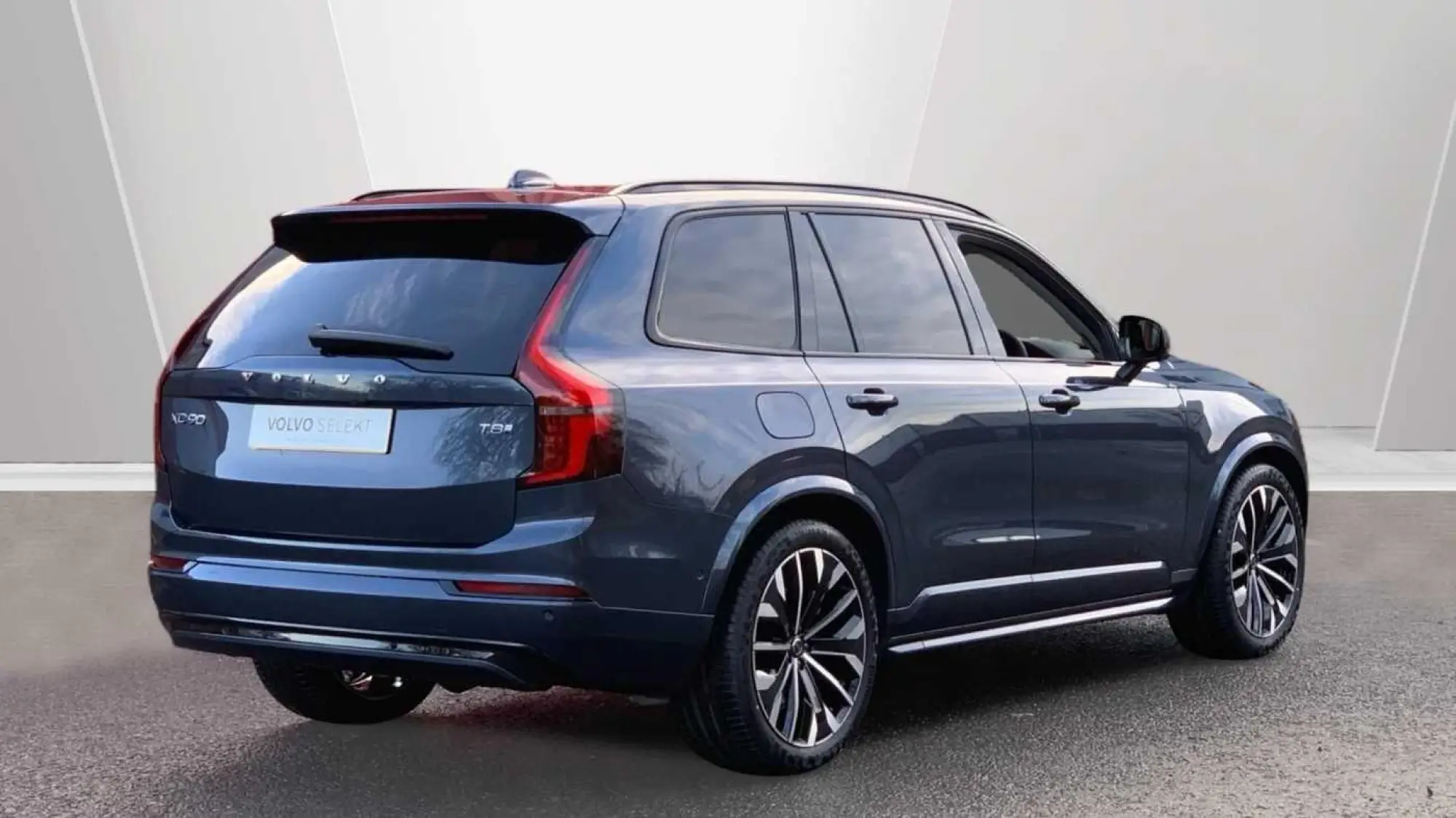 Volvo XC90 2.0 T8 18.8kWh Ultra Dark Auto 4WD Euro 6 (s/s) 5dr NU26BYX Image 2