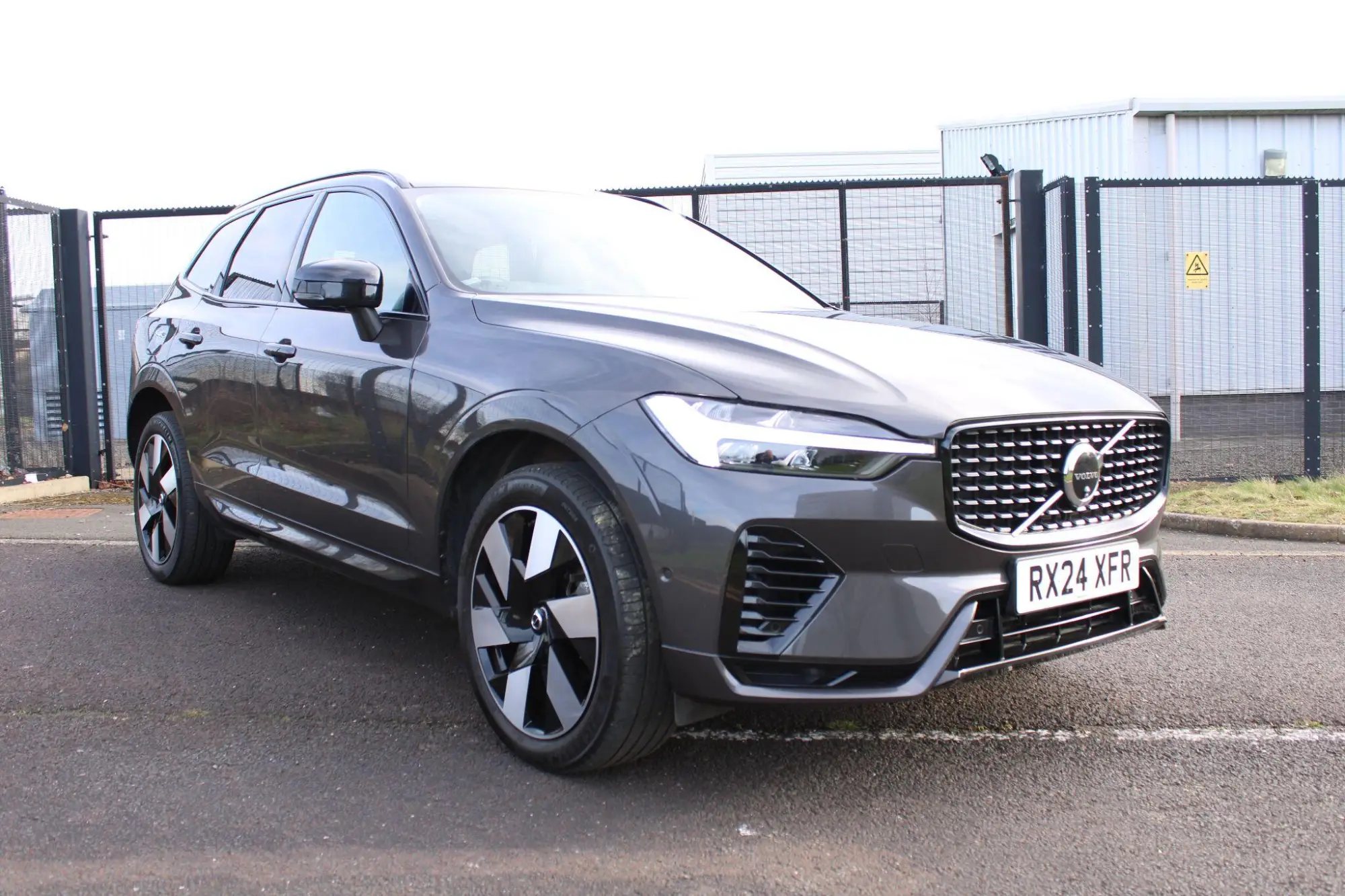 Volvo XC60 Recharge Plus Dark T6 AWD (350 hp) RX24XFR Image 1