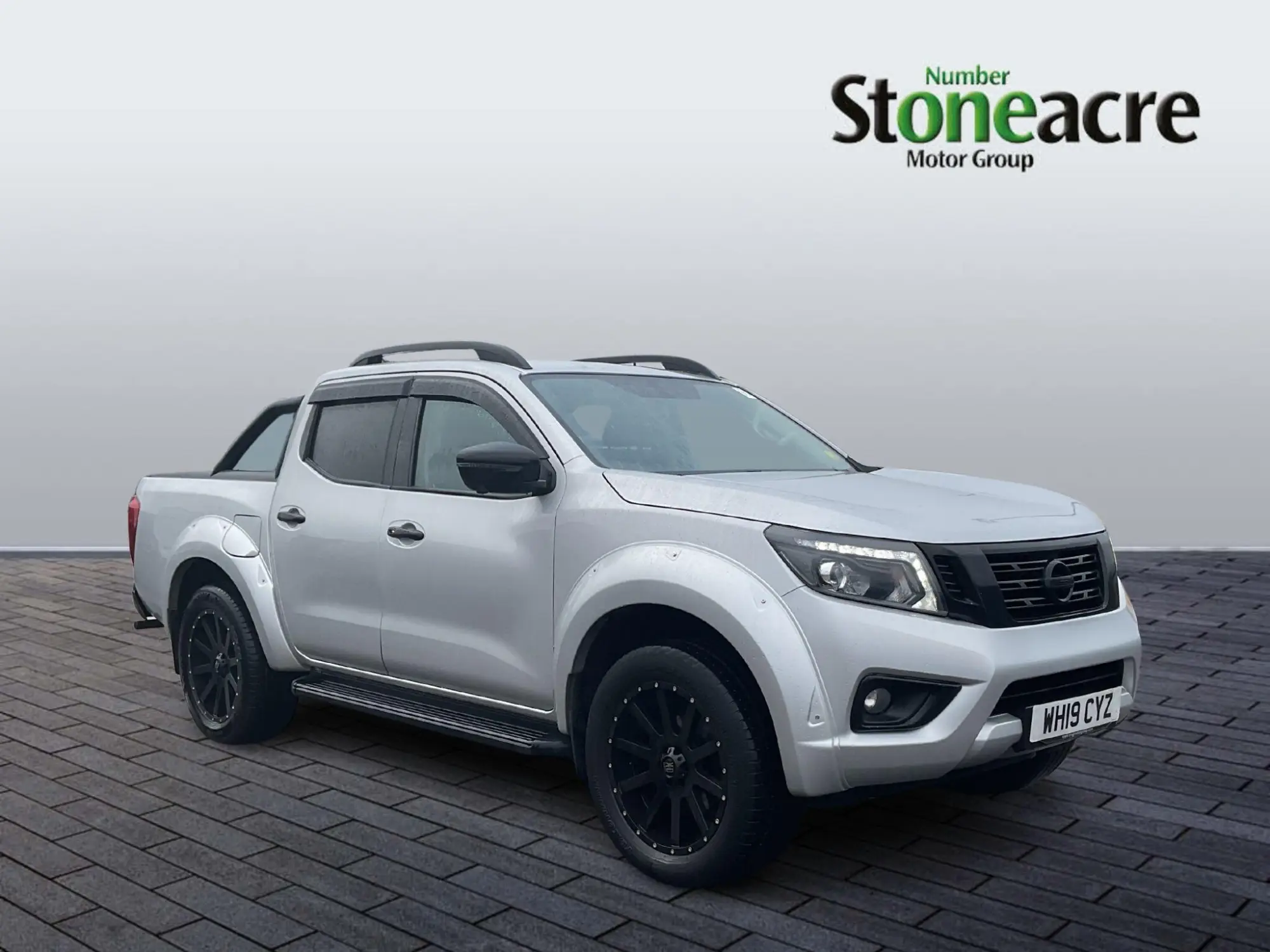 Nissan Navara 2.3 dCi Tekna 4WD Euro 6 (s/s) 4dr WH19CYZ Image 1