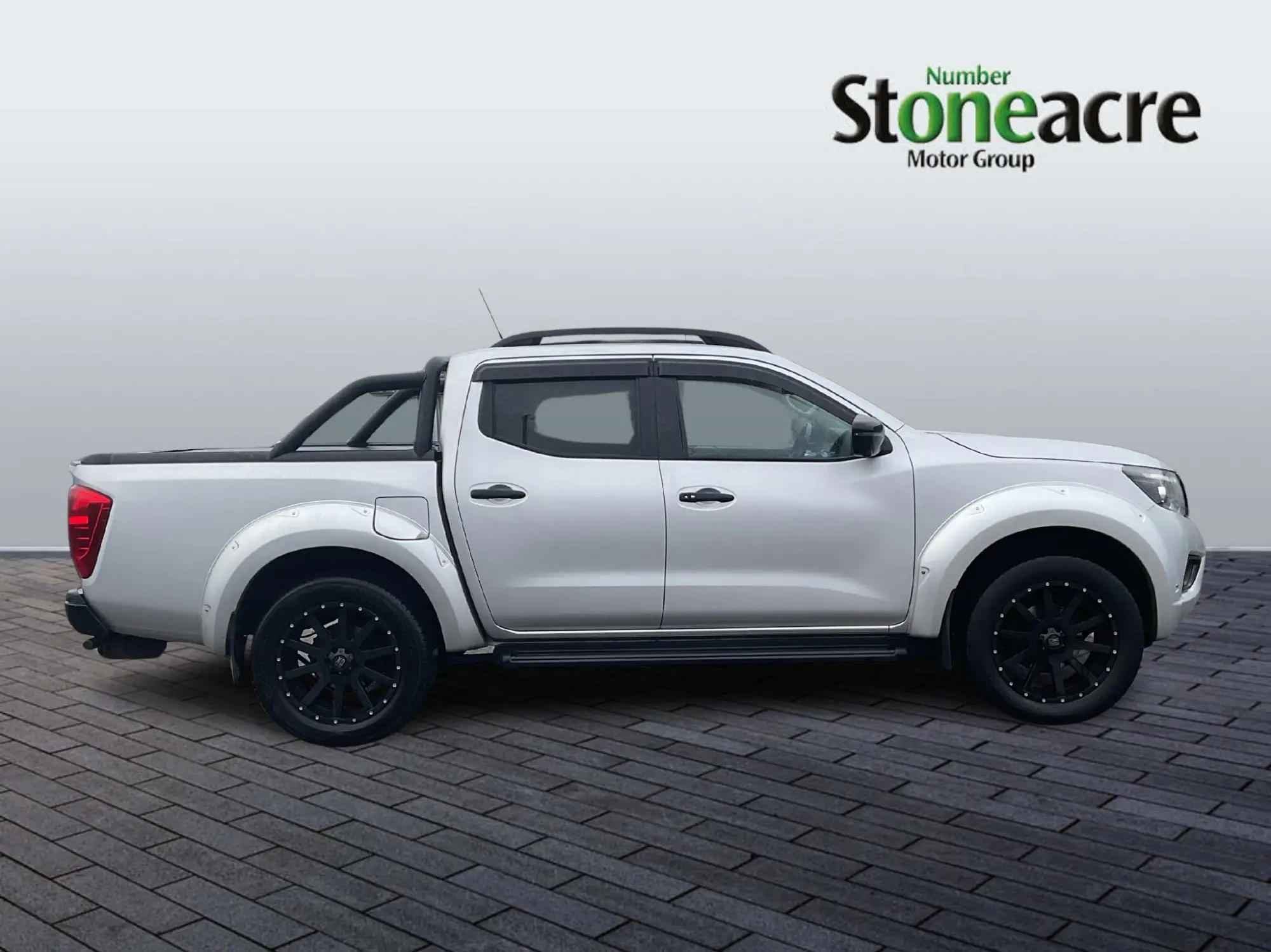 Nissan Navara 2.3 dCi Tekna 4WD Euro 6 (s/s) 4dr WH19CYZ Image 2