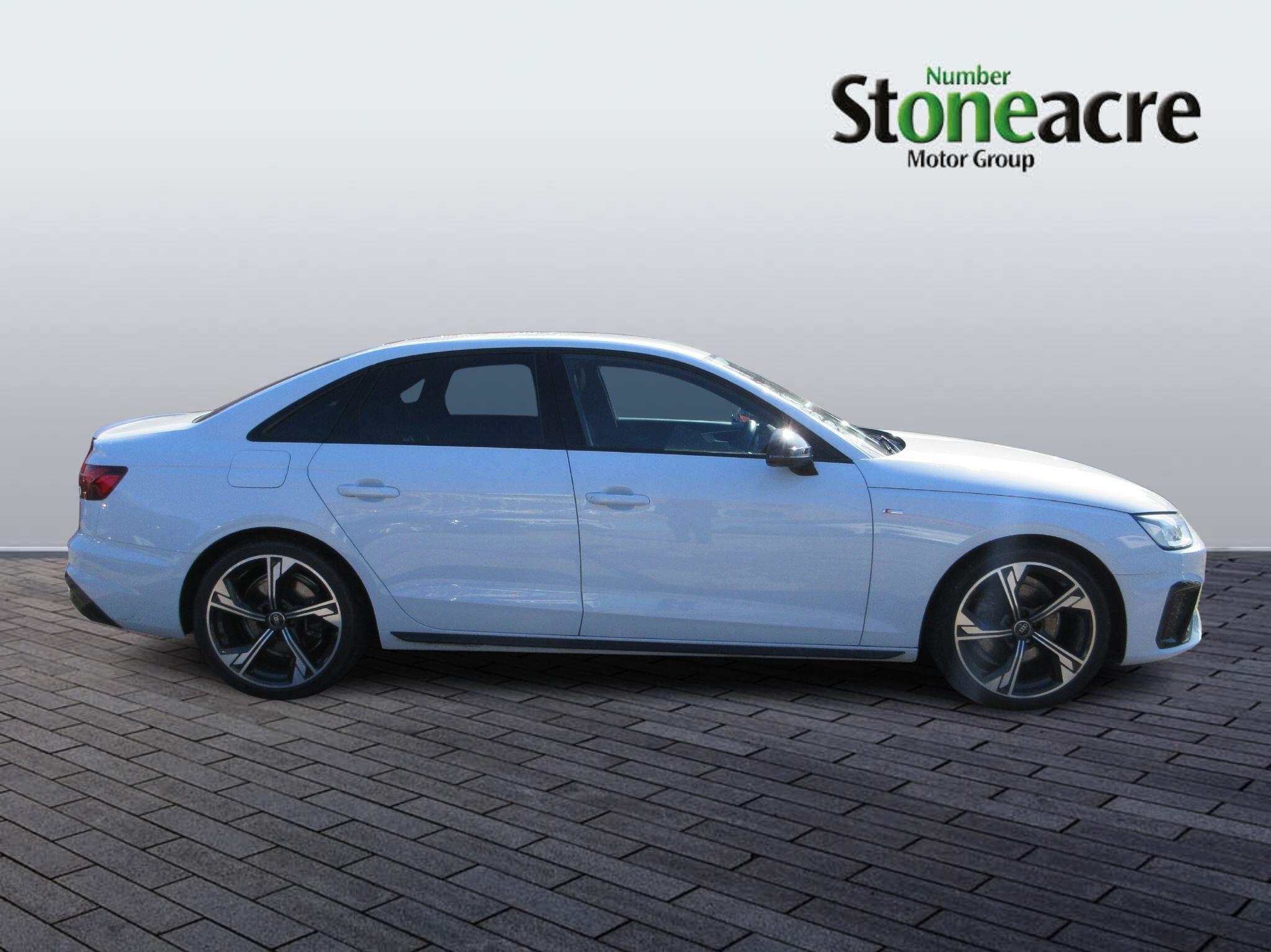 Audi A4 Saloon 2.0 TFSI 35 Black Edition S Tronic Euro 6 (s/s) 4dr LL23VUY Image 2