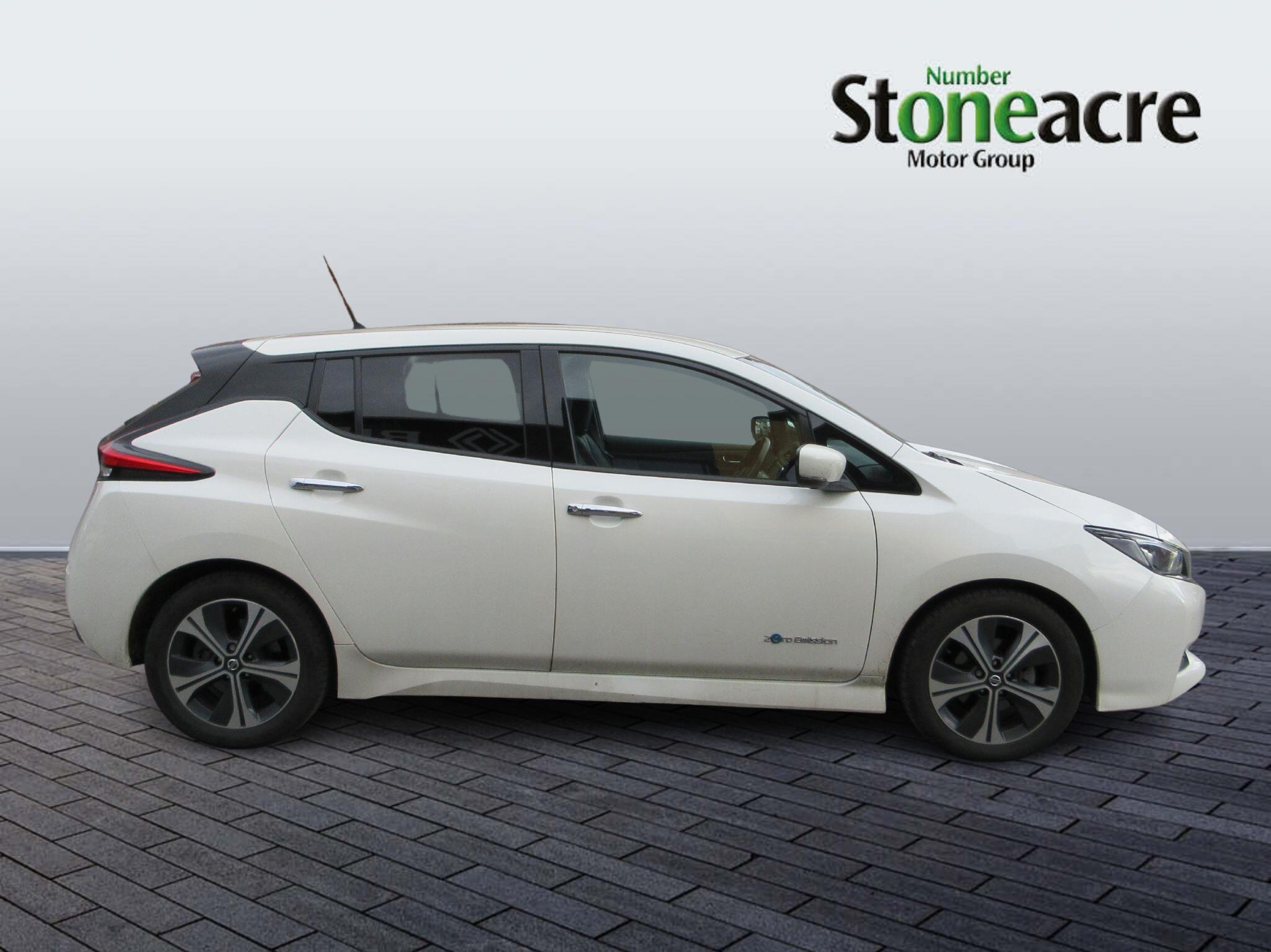 Nissan LEAF 40kWh Tekna Hatchback 5dr Electric Auto (150 ps) PE20OTC Image 2