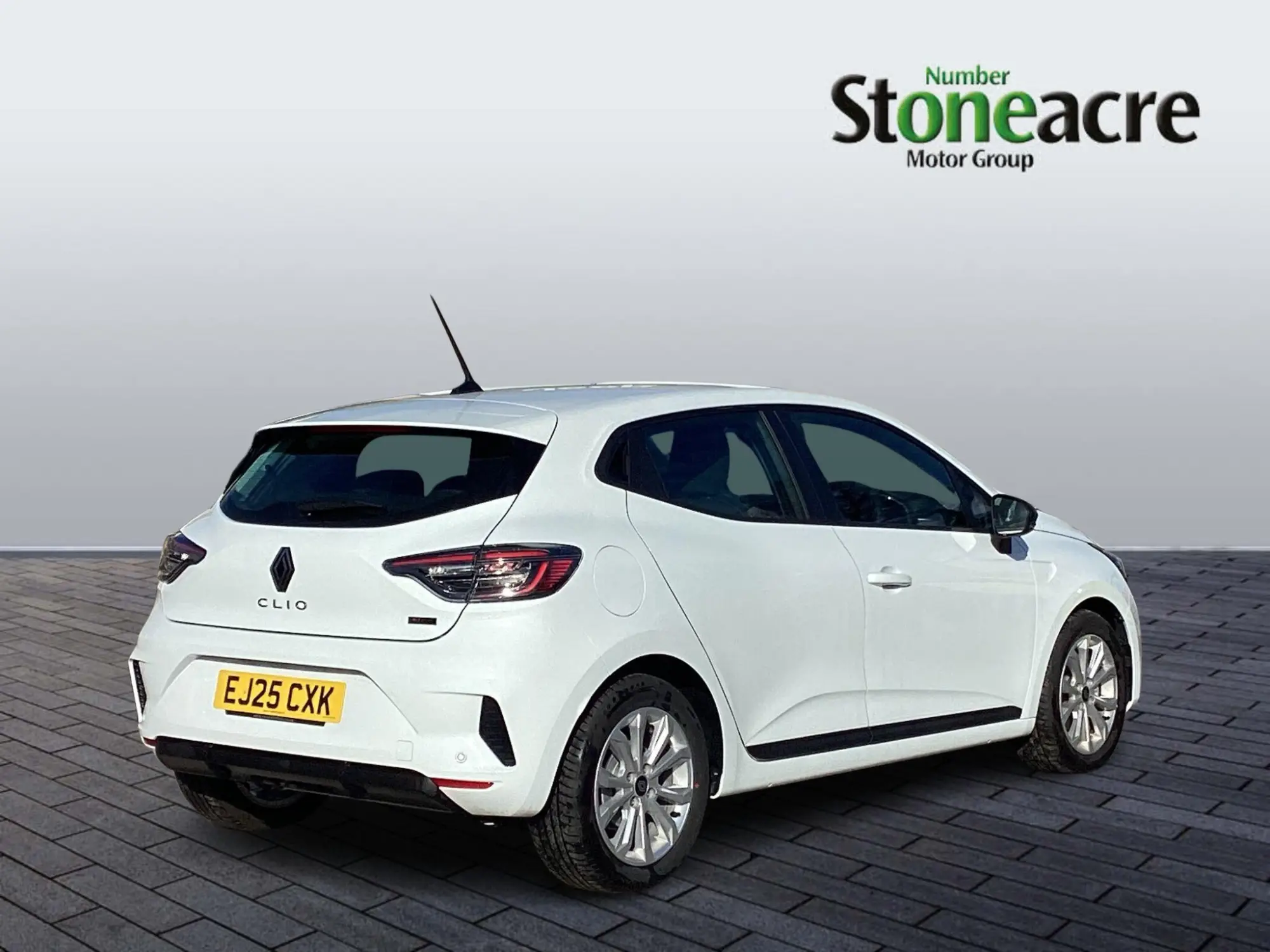 Renault Clio E-Tech 1.6 E-TECH full hybrid 145 Evolution 5dr Auto EJ25CXK Image 2