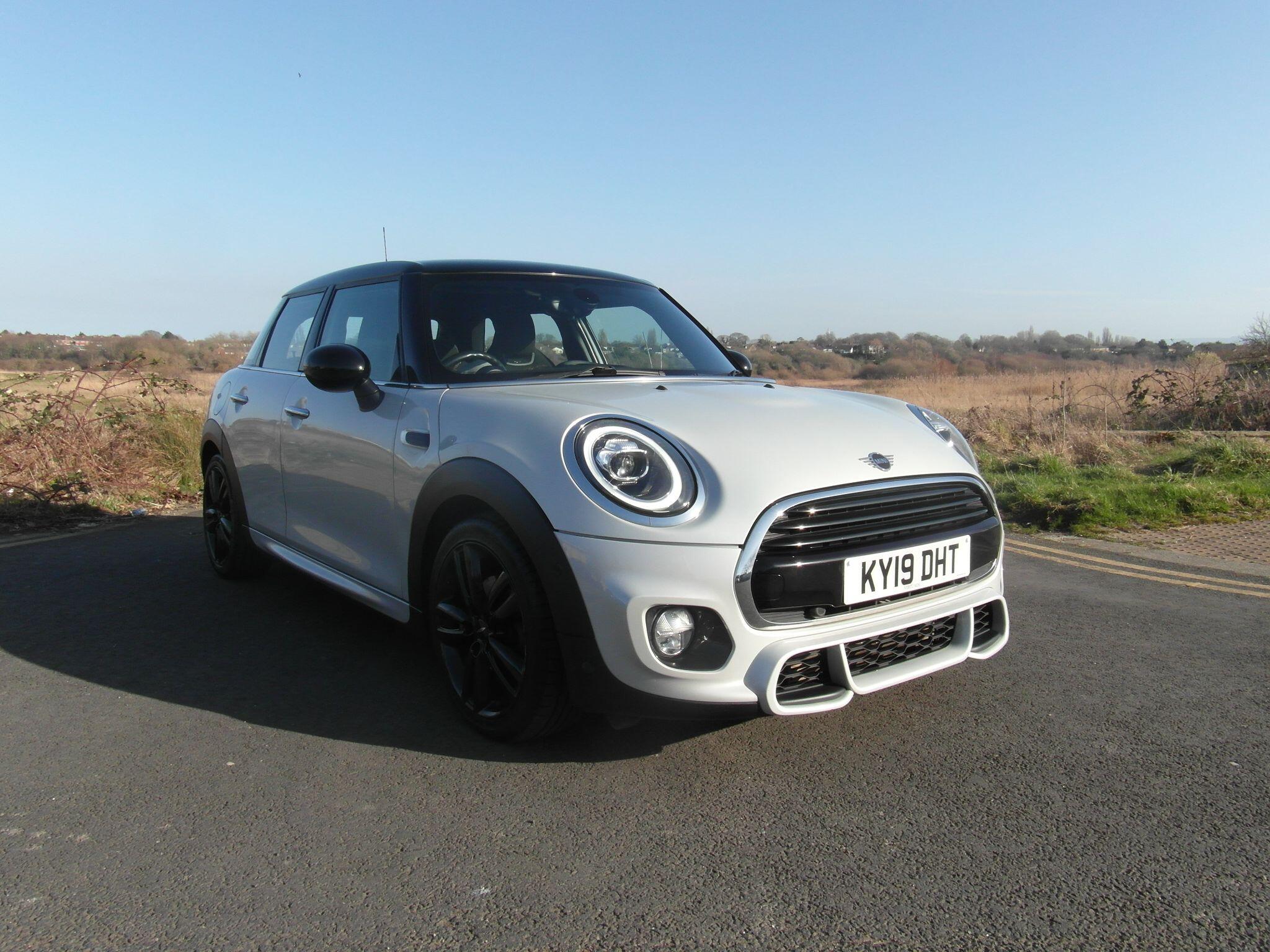 MINI Hatch 1.5 Cooper Sport Euro 6 (s/s) 5dr KY19DHT Image 1