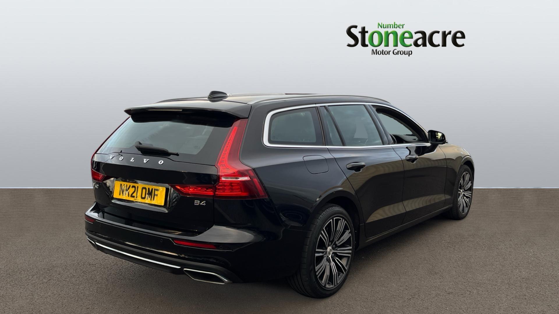 Volvo V60 2.0 B4 MHEV Inscription Auto Euro 6 (s/s) 5dr NK21OMF Image 2