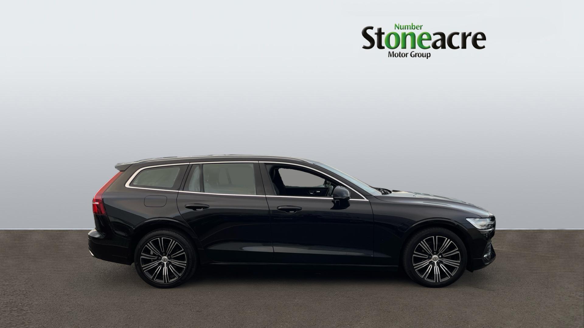 Volvo V60 2.0 B4 MHEV Inscription Auto Euro 6 (s/s) 5dr NK21OMF Image 3