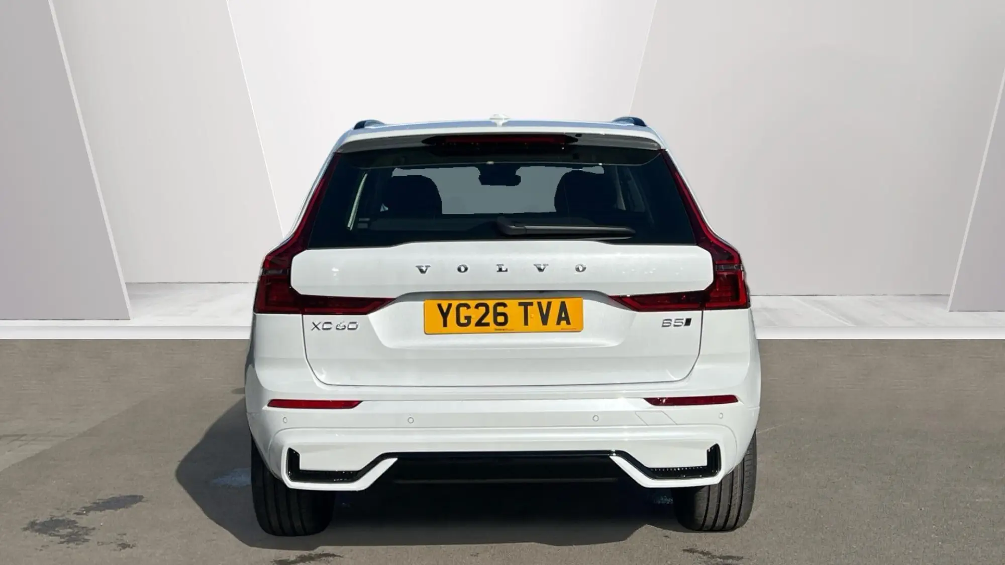 Volvo XC60 2.0 B5 MHEV Plus Auto AWD Euro 6 (s/s) 5dr YG26TVA Image 3