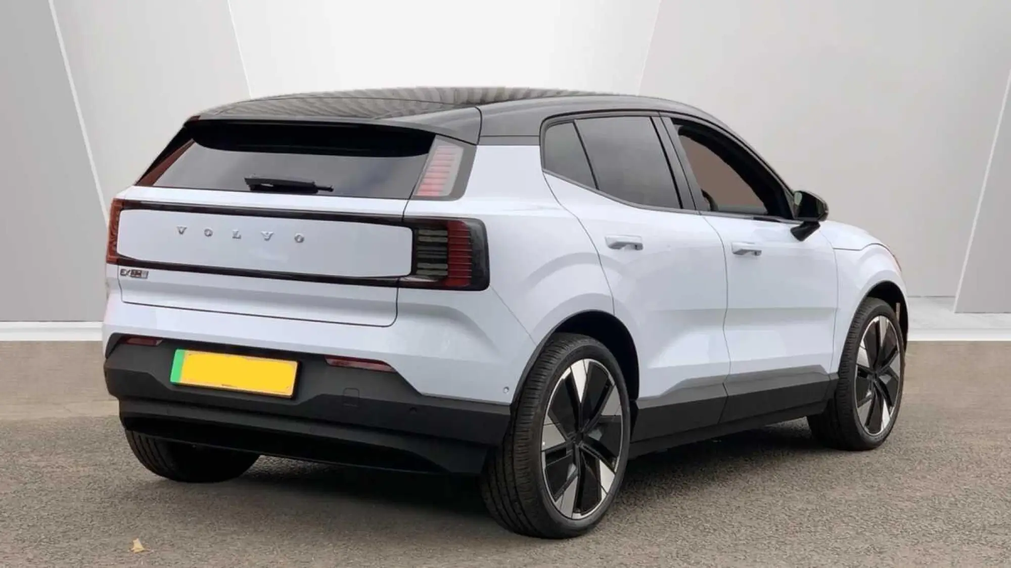 Volvo EX30 200kW SM Extended Range Plus 69kWh 5dr Auto NU26BYL Image 2