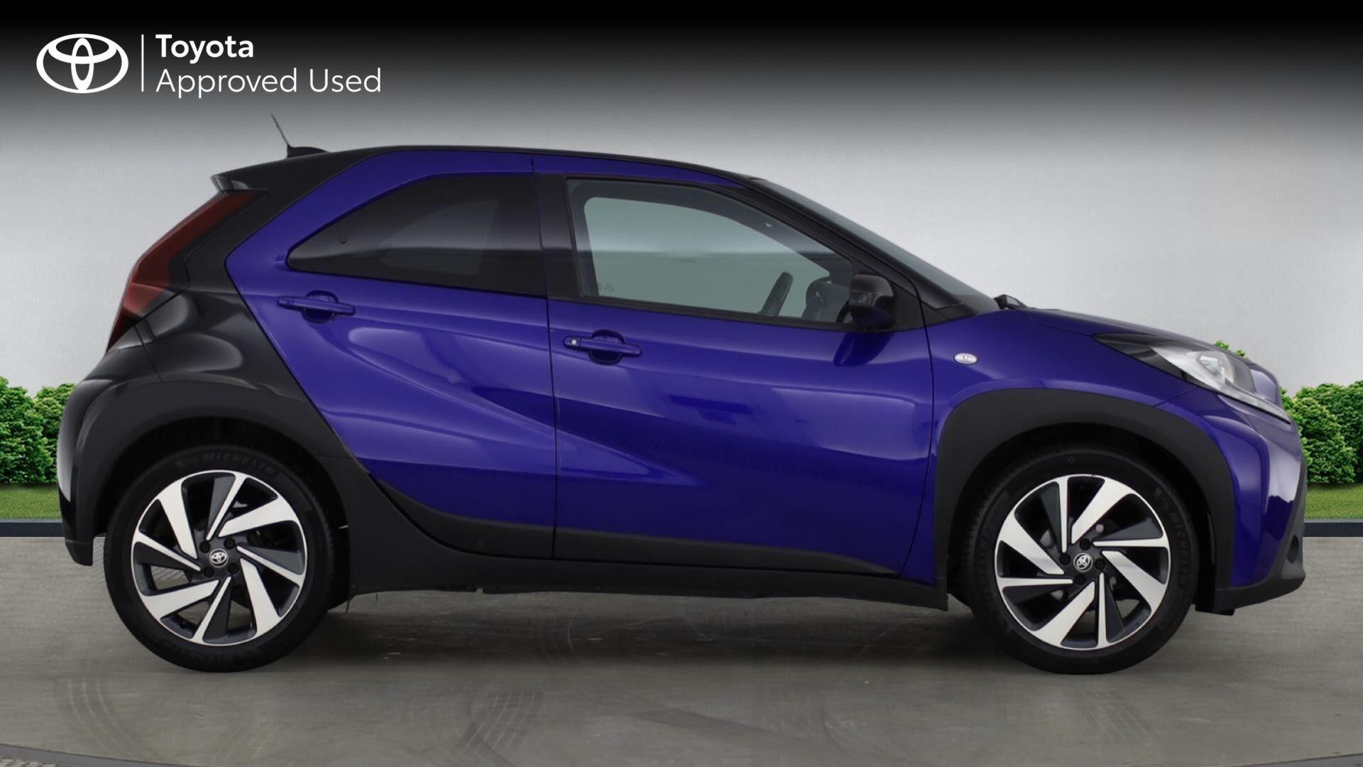 Toyota Aygo X 1.0 VVT-i Edge 5dr YB72JFN Image 2