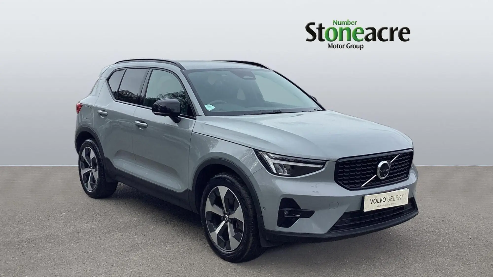 Volvo XC40 2.0 B3P Plus Dark 5dr Auto NU26BZC Image 1
